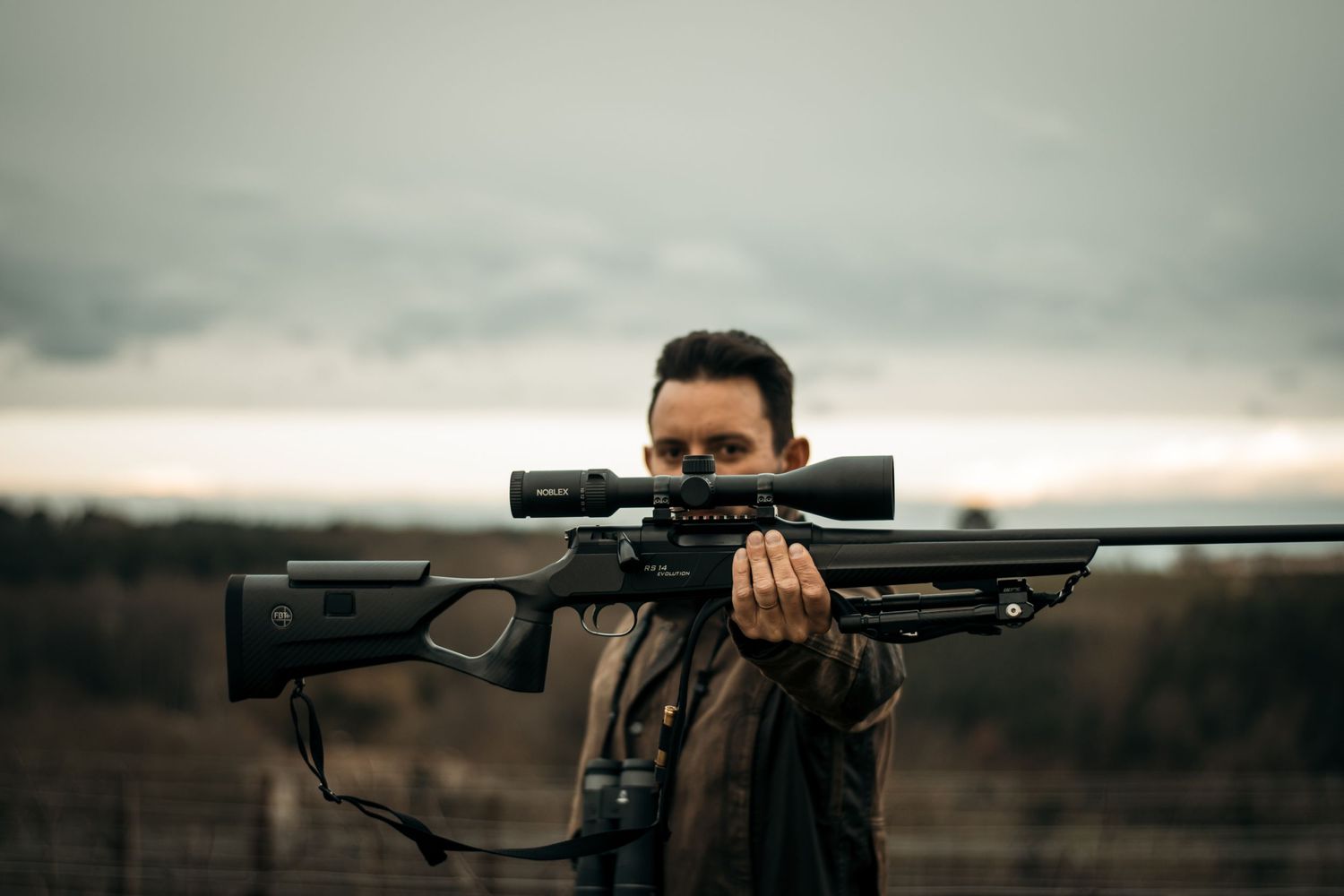 Mettez en avant vos produits et équipements de chasse. Ici une carabine à lunette par exemple