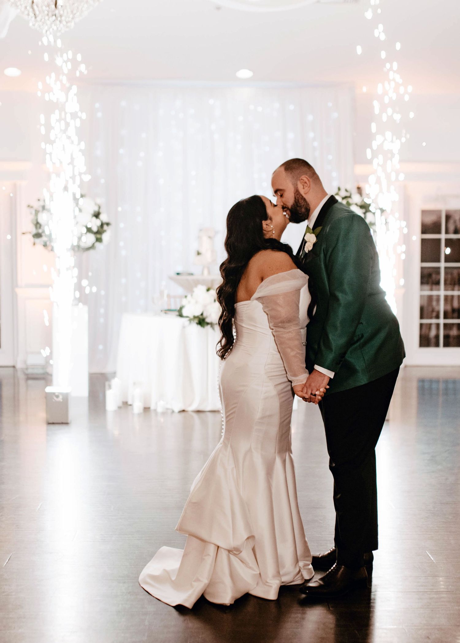 Mariangy & Adam Gregory Dancing on a Cloud at their wedding with Cold Sparks at The Royal Crestroom. Cred: LexTakePix