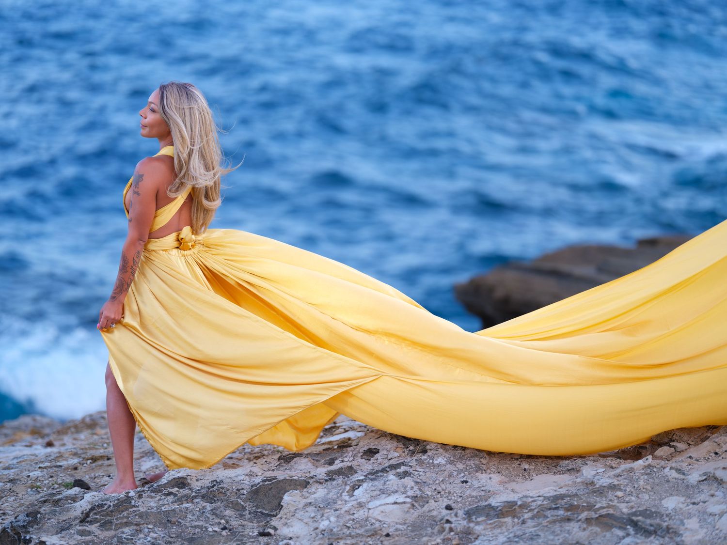 Flying dress photographer
Flying dress Oahu Hawaii
Flying dress photoshoot 
Beach photoshoot 
Photographer Oahu Hawaii
Flying dress beach