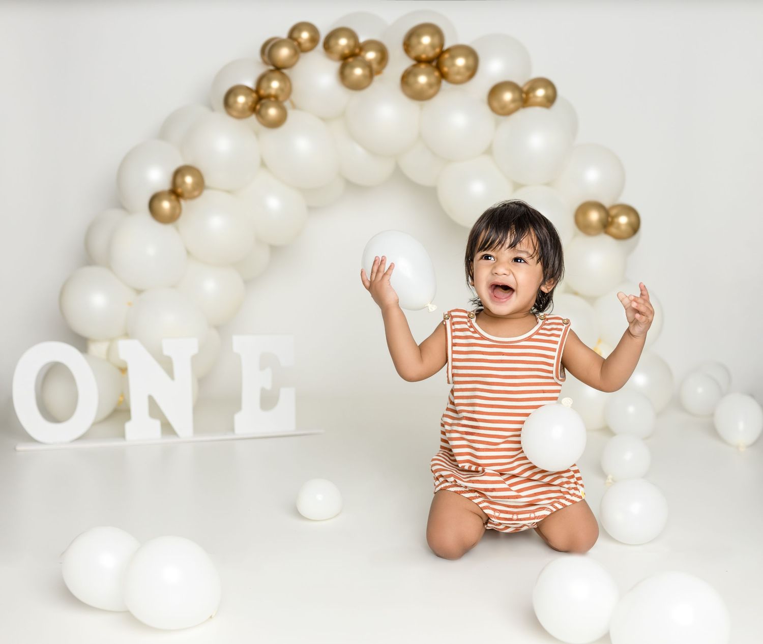 cake-smash-baby-photography
Fun and playful cake smash photography capturing a baby's first birthday with joyful and high-quality moments.