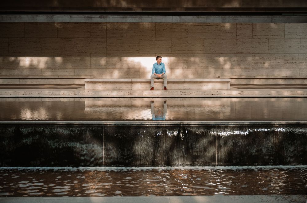 boy senior portraits at the Kimball art museum in Fort Worth, Texas in front of a large running fountain