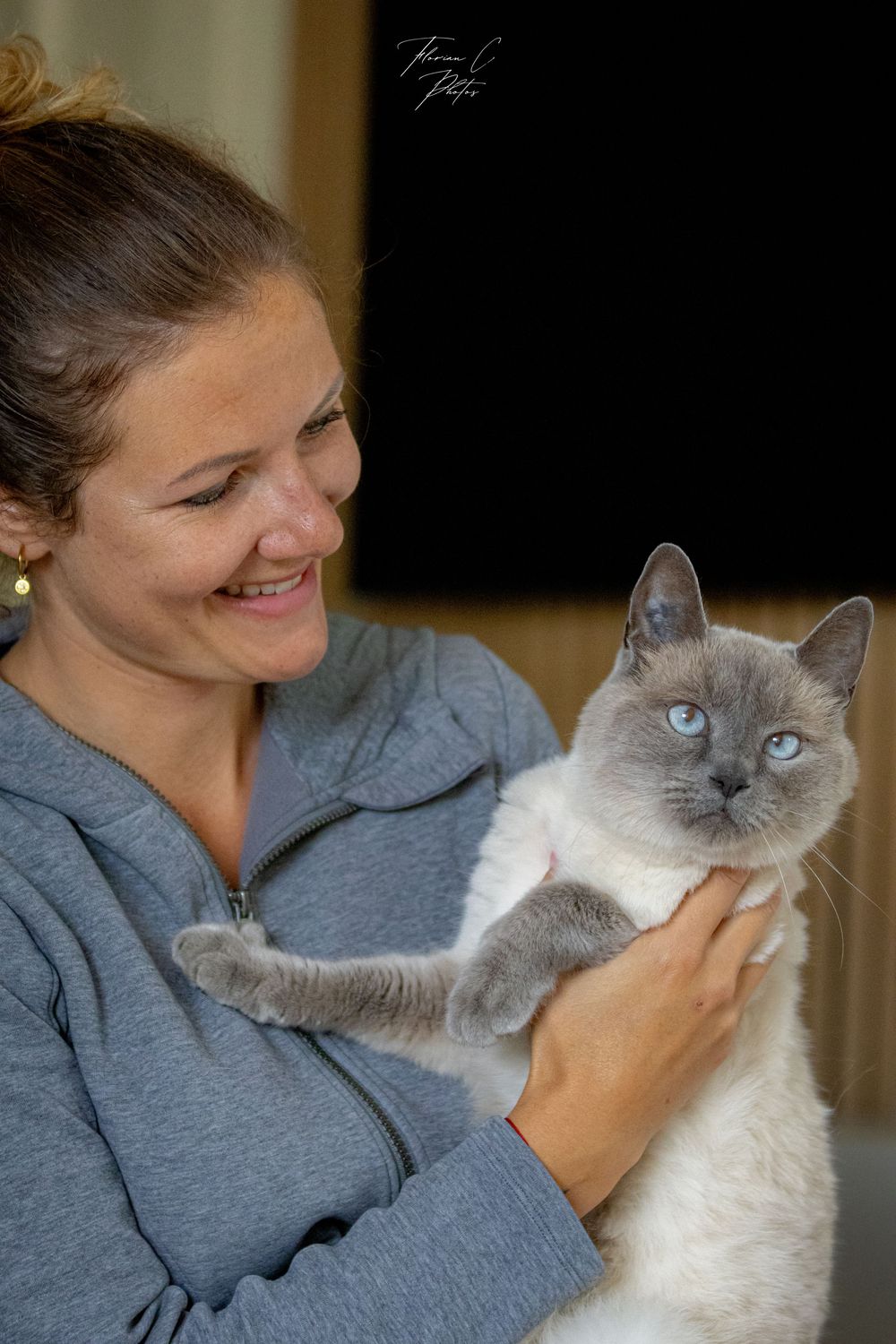 Chat / femme / lien humain animal / douceur / photo