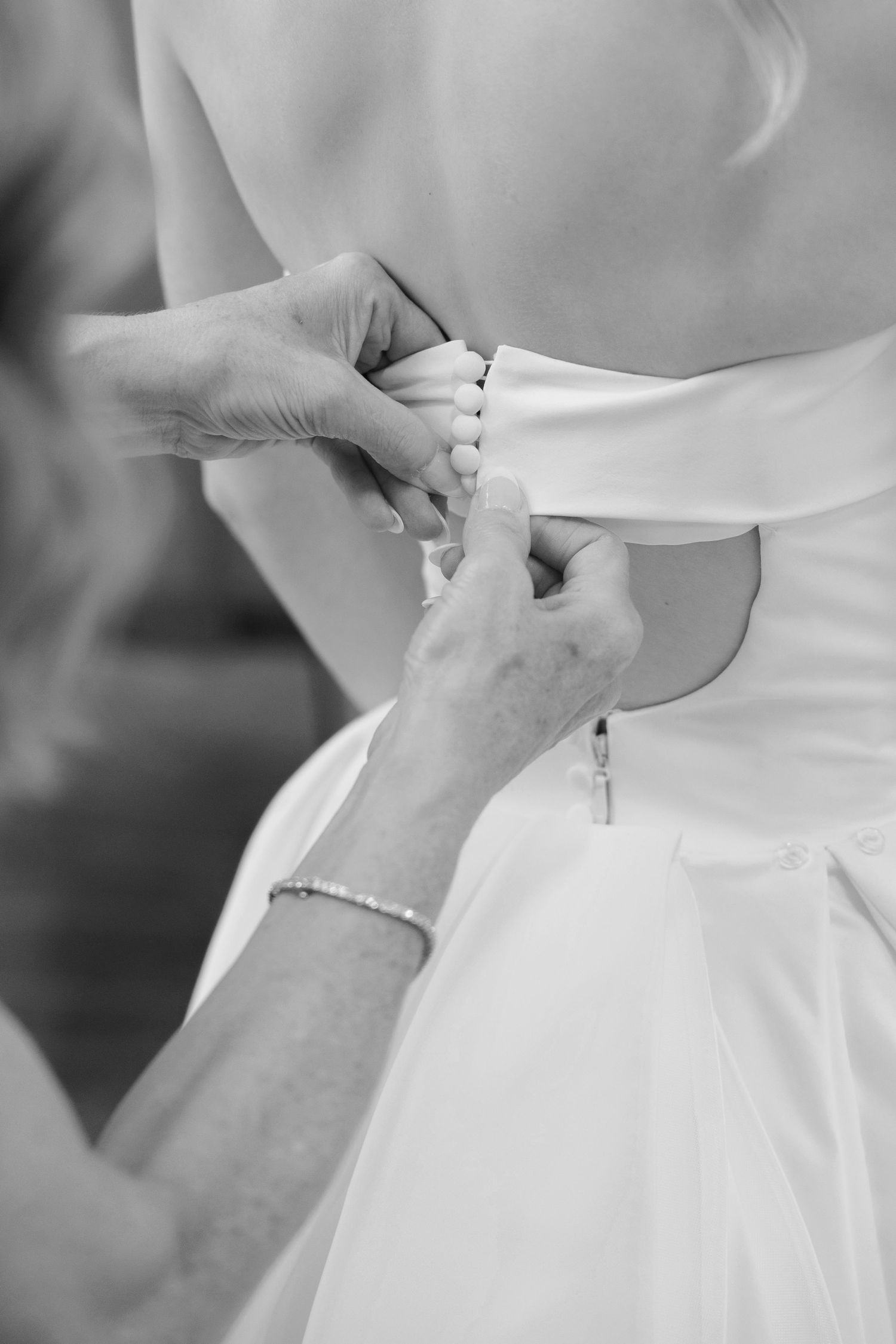 Mother fastening bride's dress at BallenIsles Country Club in Palm Beach during a wedding photographed by Ohio photographer Tom Forrest.