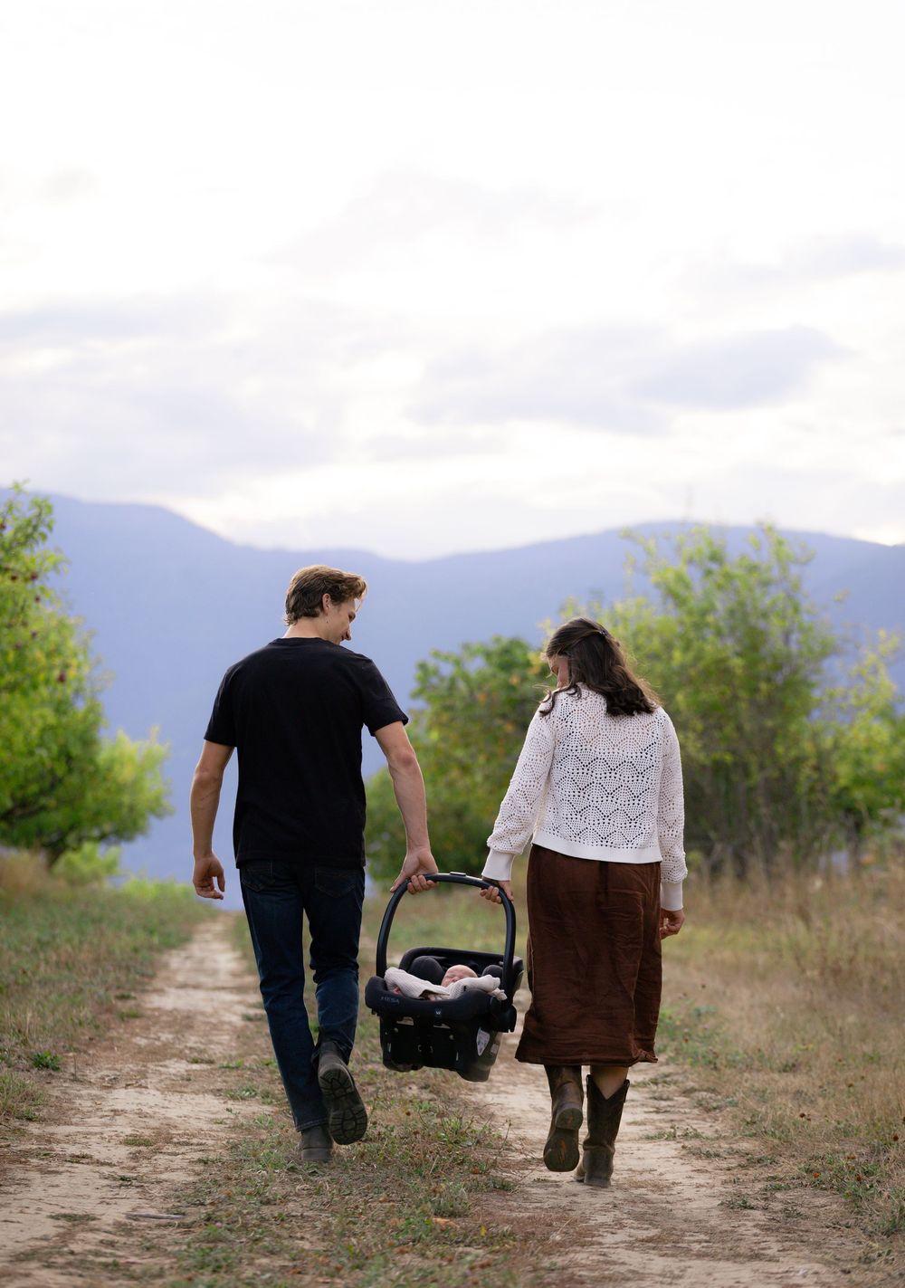 Kayleigh Seibel Photography - Salmon Arm BC - New Family Photos - Apple Orchard