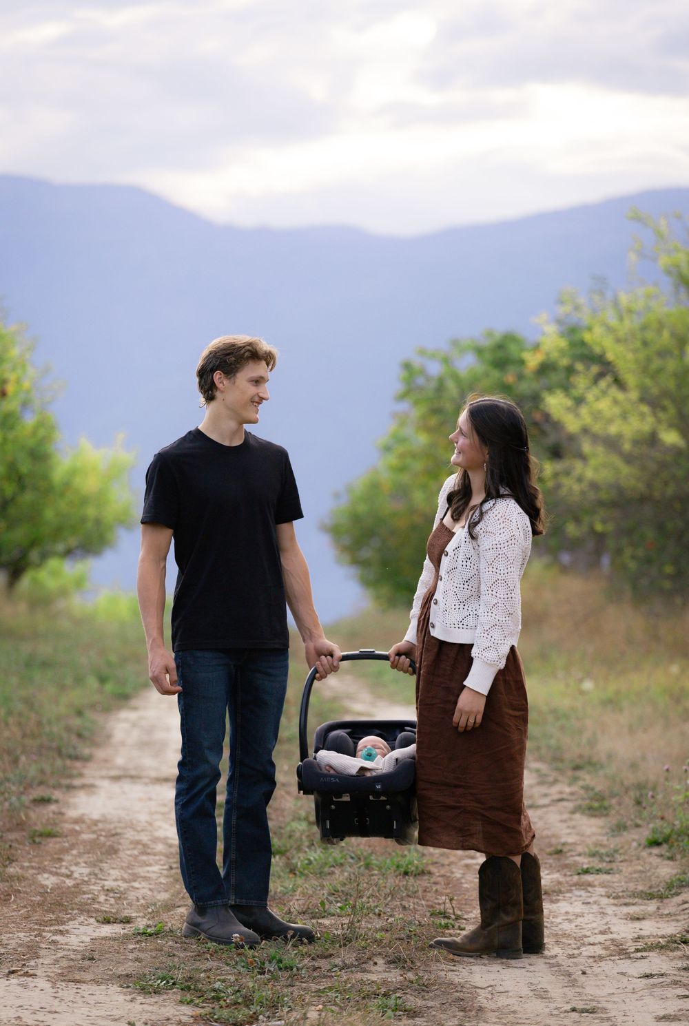 Kayleigh Seibel Photography - Salmon Arm BC - New Family Photos - Apple Orchard
