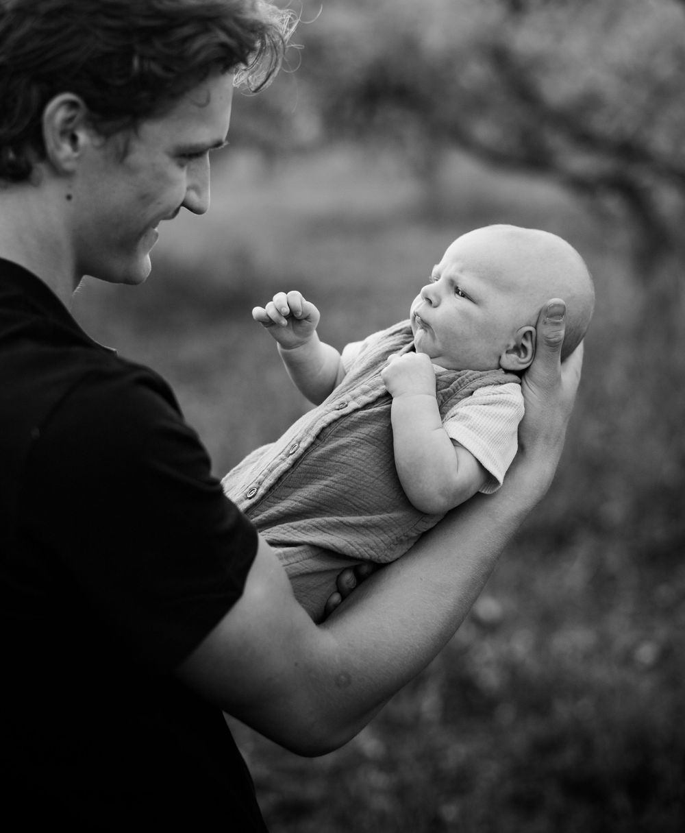 Kayleigh Seibel Photography - Salmon Arm BC - New Family Photos - Apple Orchard