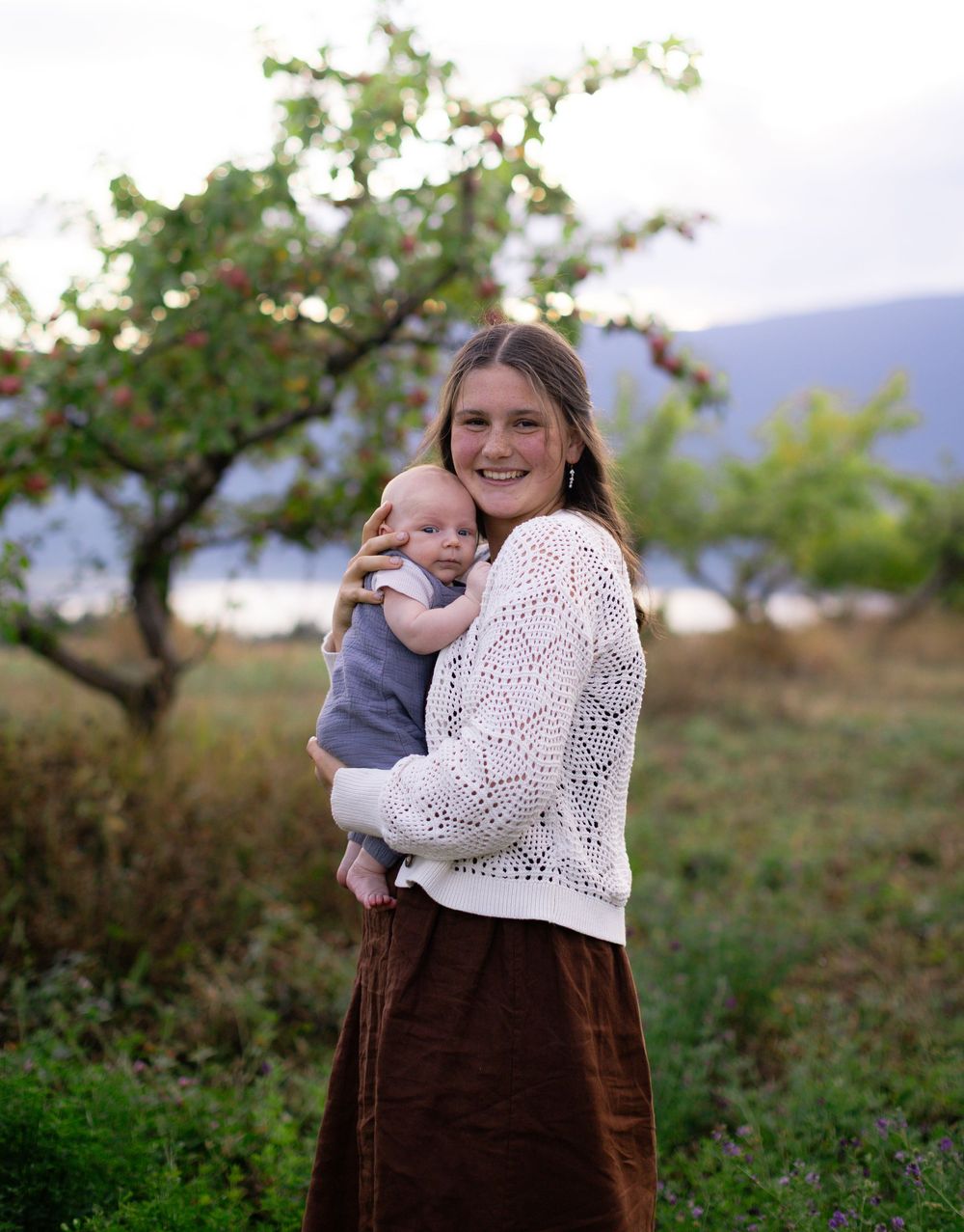 Kayleigh Seibel Photography - Salmon Arm BC - New Family Photos - Apple Orchard