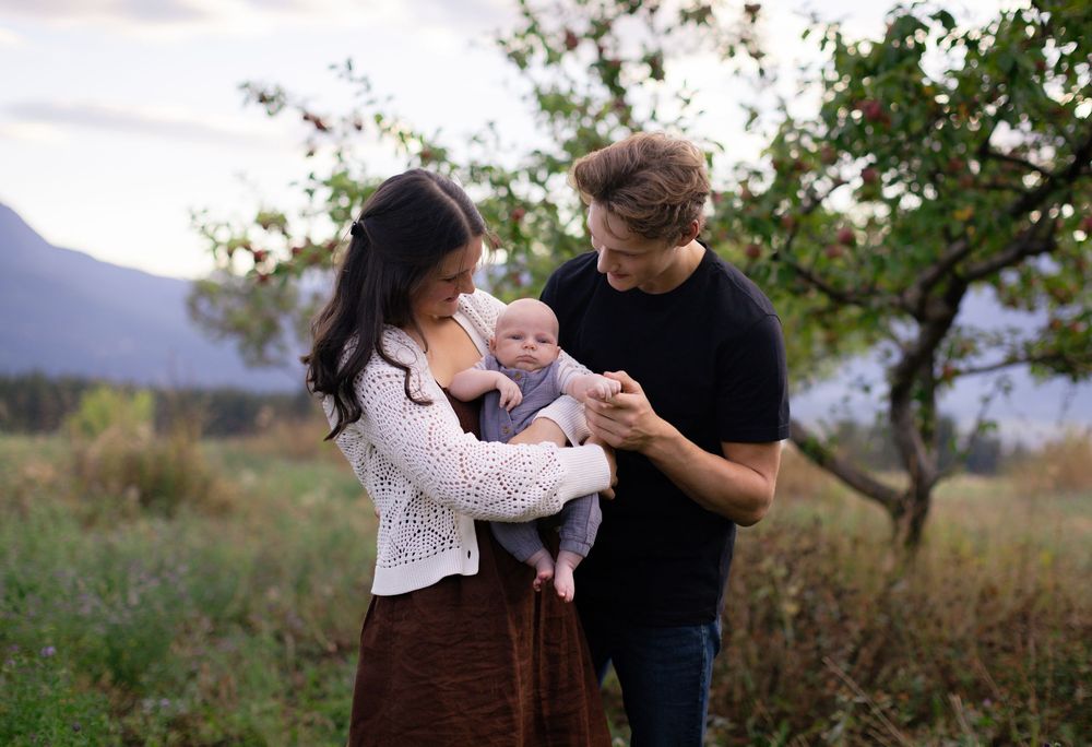 Kayleigh Seibel Photography - Salmon Arm BC - New Family Photos - Apple Orchard