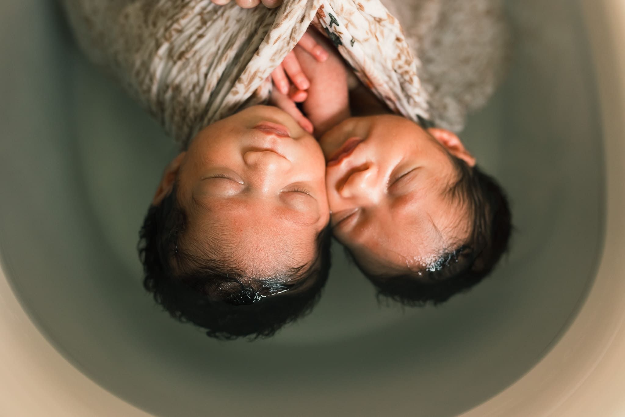 nouveaux-nés jumeaux thalasso bain bébé en yvelines