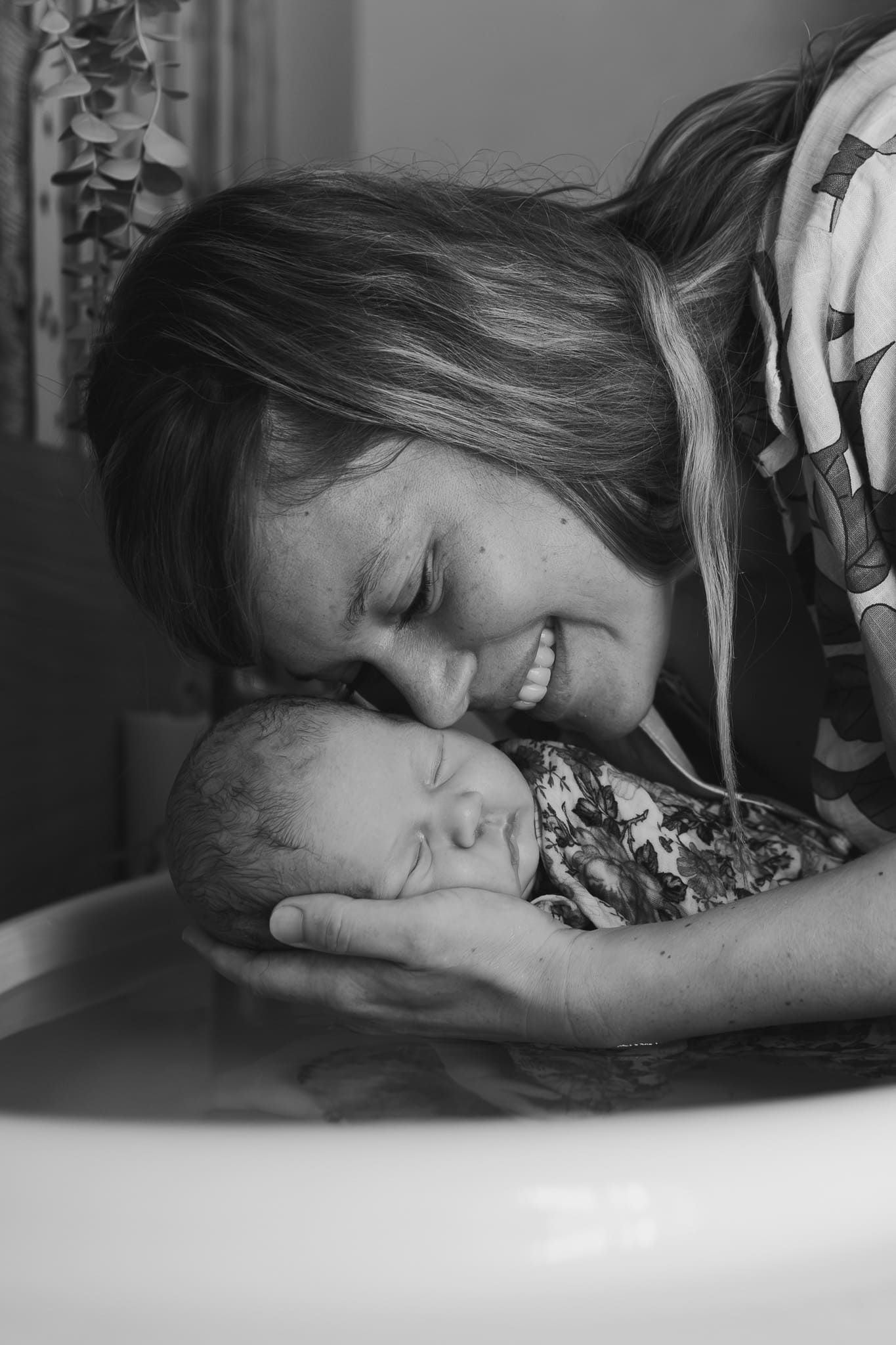 maman et bébé noir et blanc thalasso bain yvelines