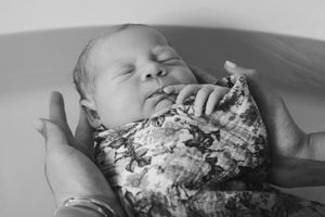 bébé qui dort dans son bain yvelines