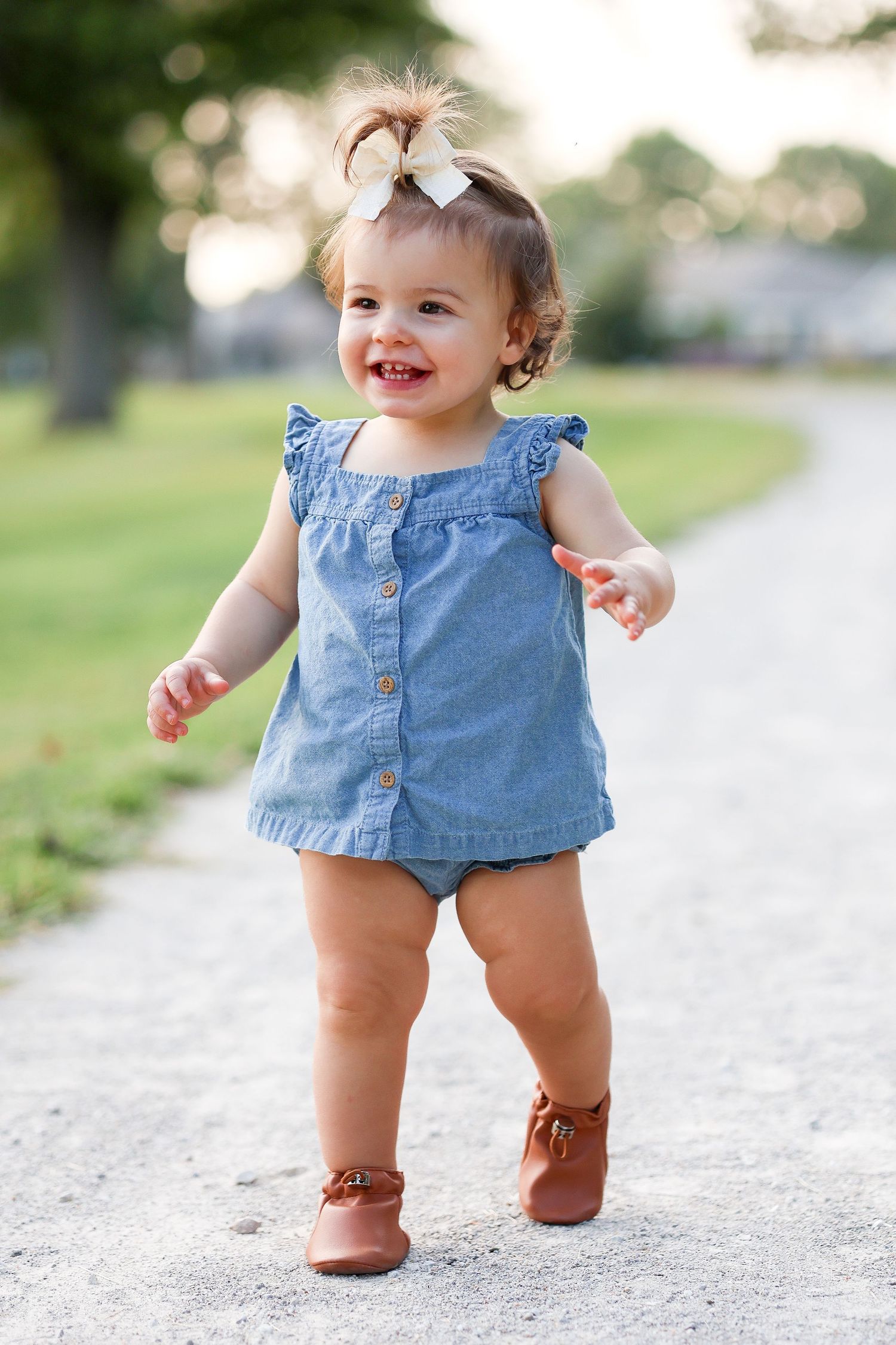 Neutral outfit inspiration for a family photo session with a Springfield IL photographer