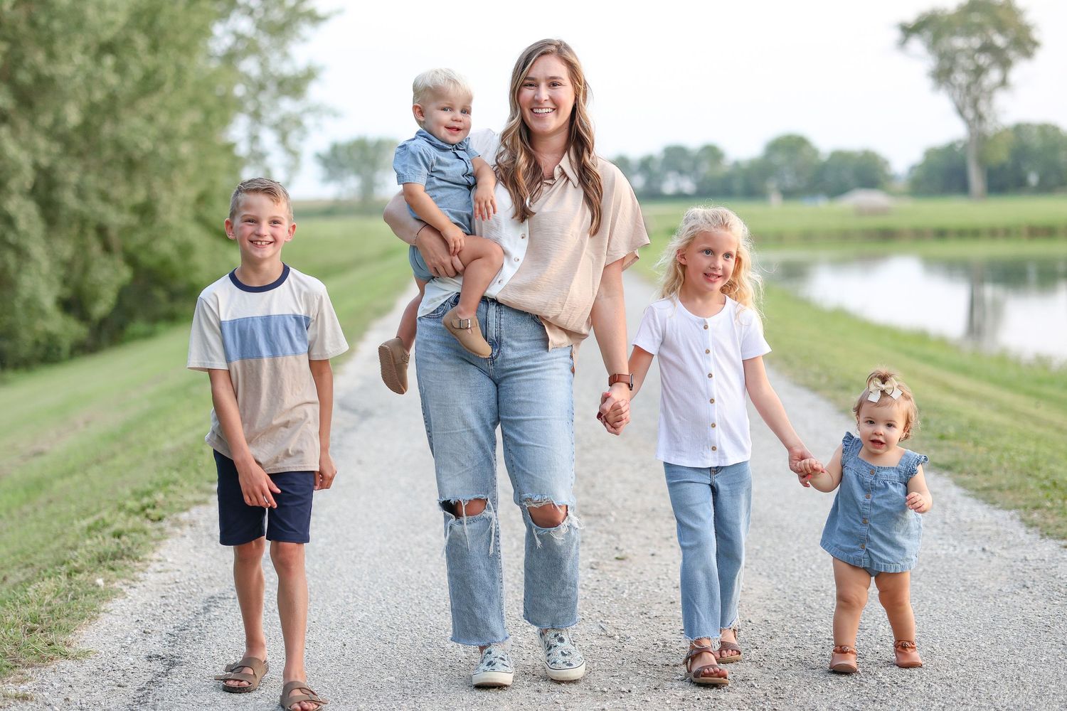 Neutral outfit inspiration for a family photo session with a Springfield IL photographer