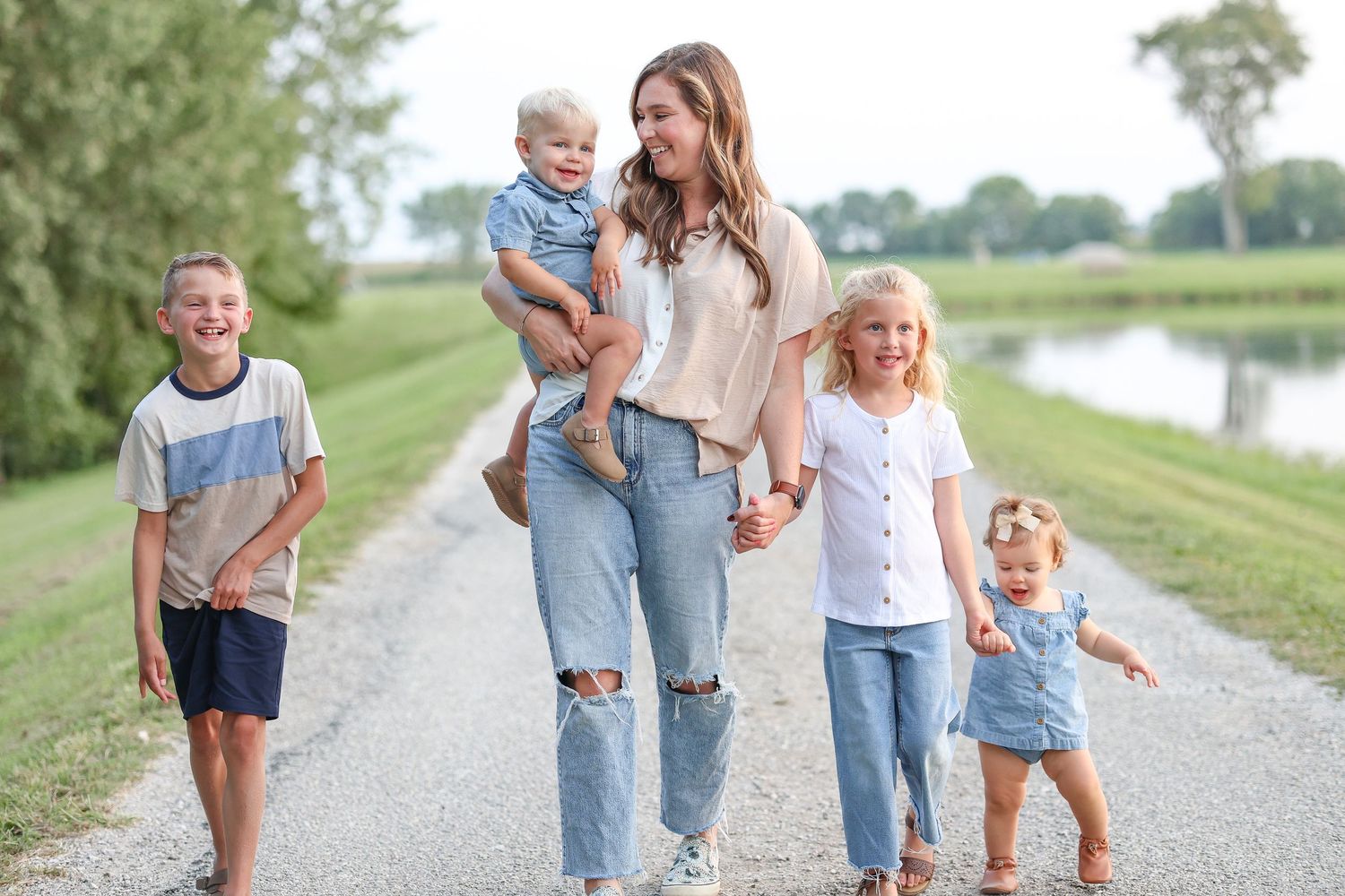 Neutral outfit inspiration for a family photo session with a Springfield IL photographer
