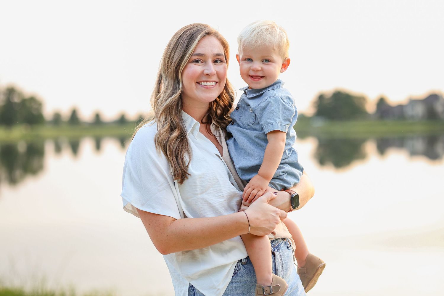 Neutral outfit inspiration for a family photo session with a Springfield IL photographer
