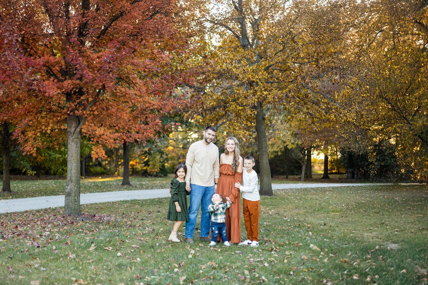 Neutral outfit inspiration for a family photo session with a Springfield IL photographer
