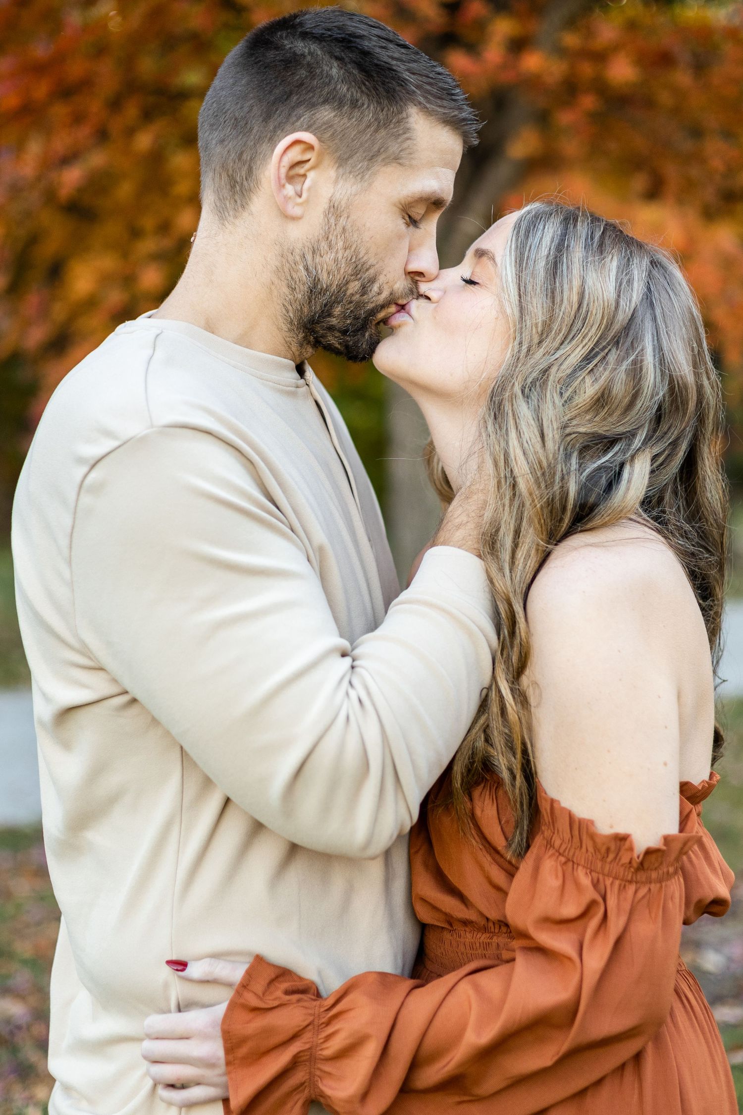 Neutral outfit inspiration for a family photo session with a Springfield IL photographer