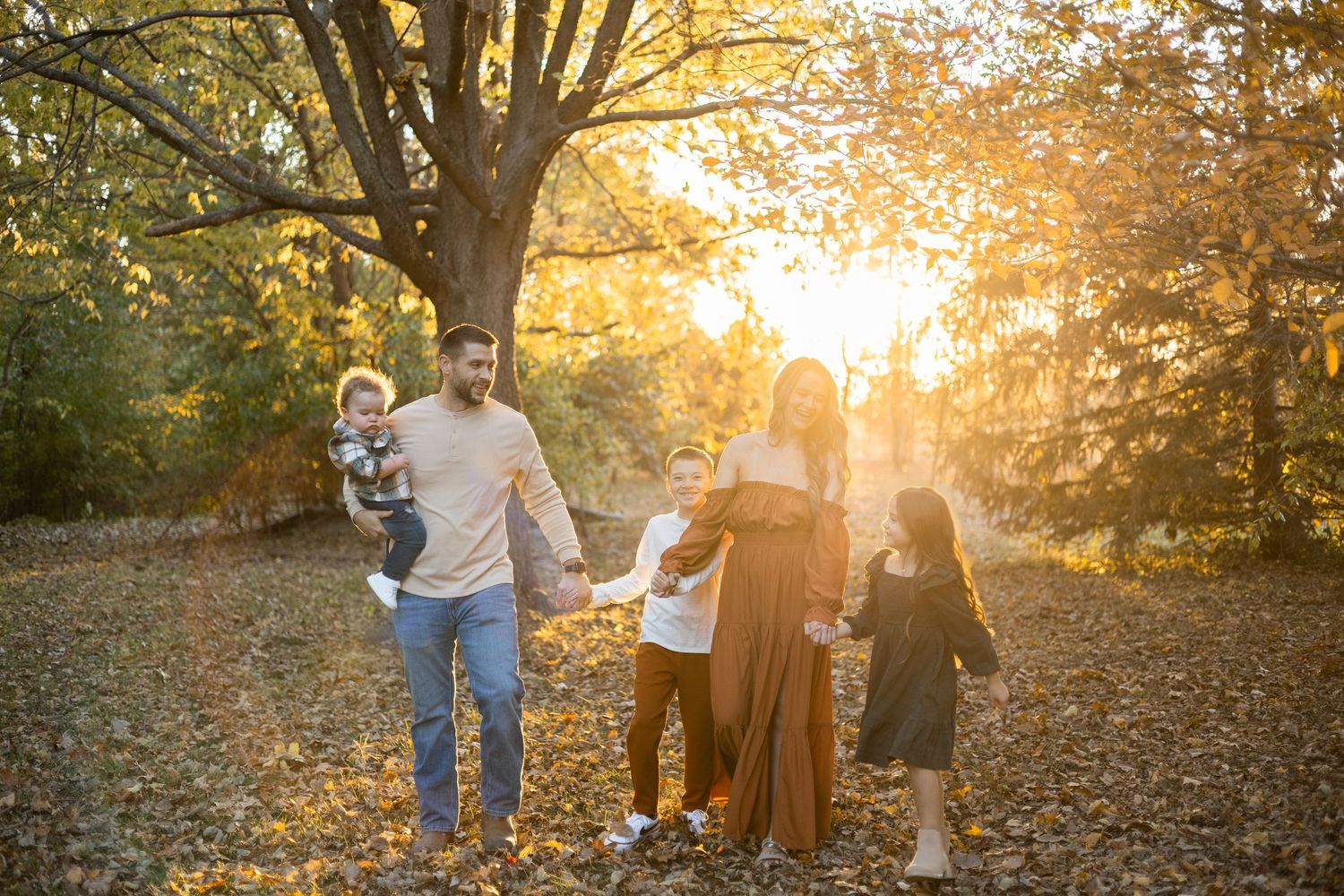 Neutral outfit inspiration for a family photo session with a Springfield IL photographer