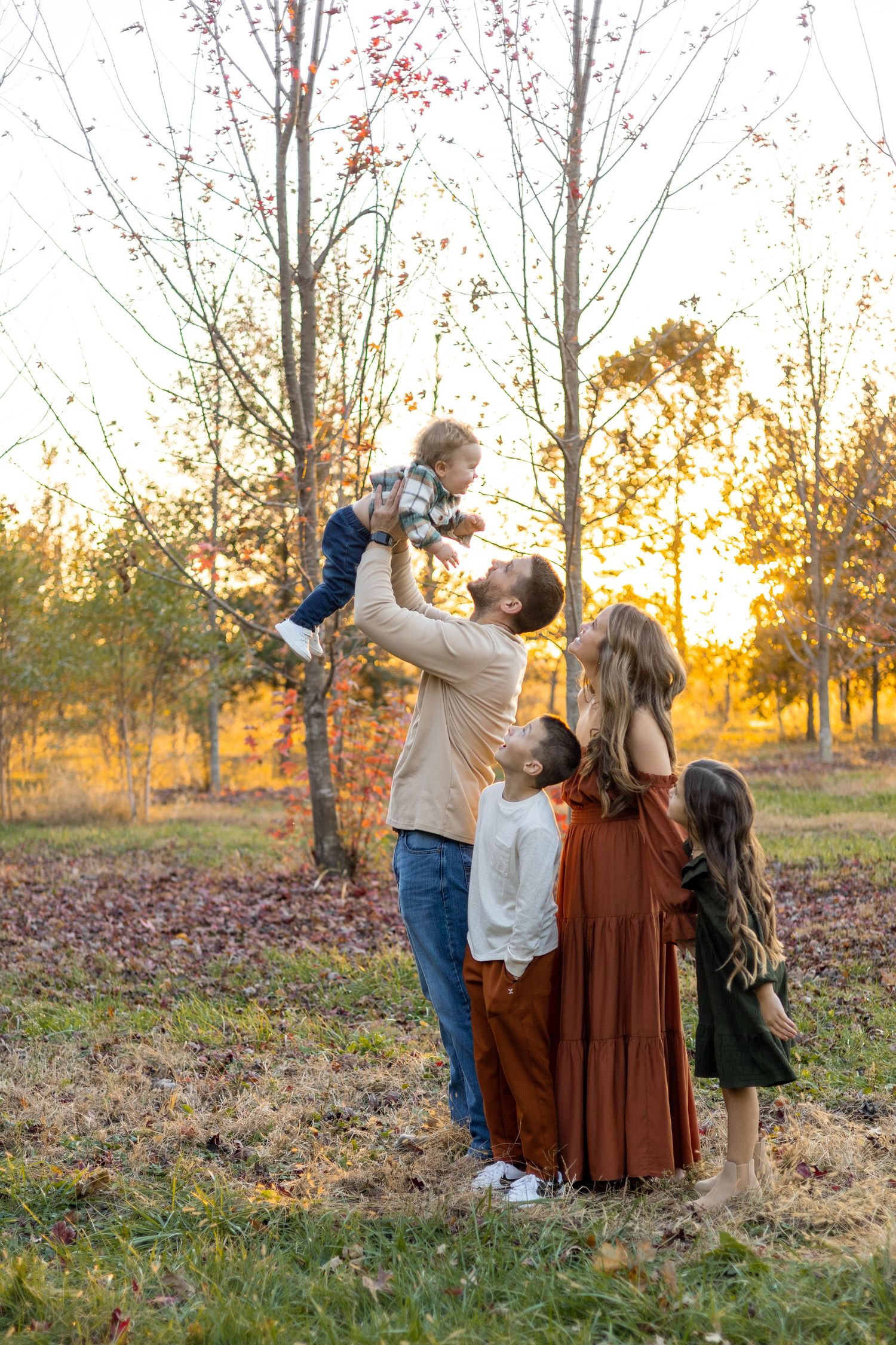 Neutral outfit inspiration for a family photo session with a Springfield IL photographer