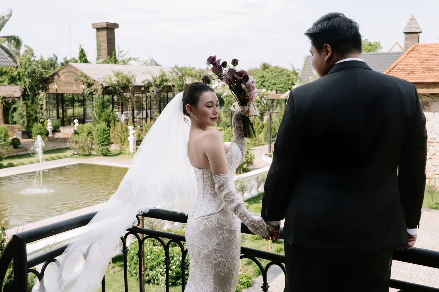 alt="Couple prewedding photoshoot at Elegant gardens"