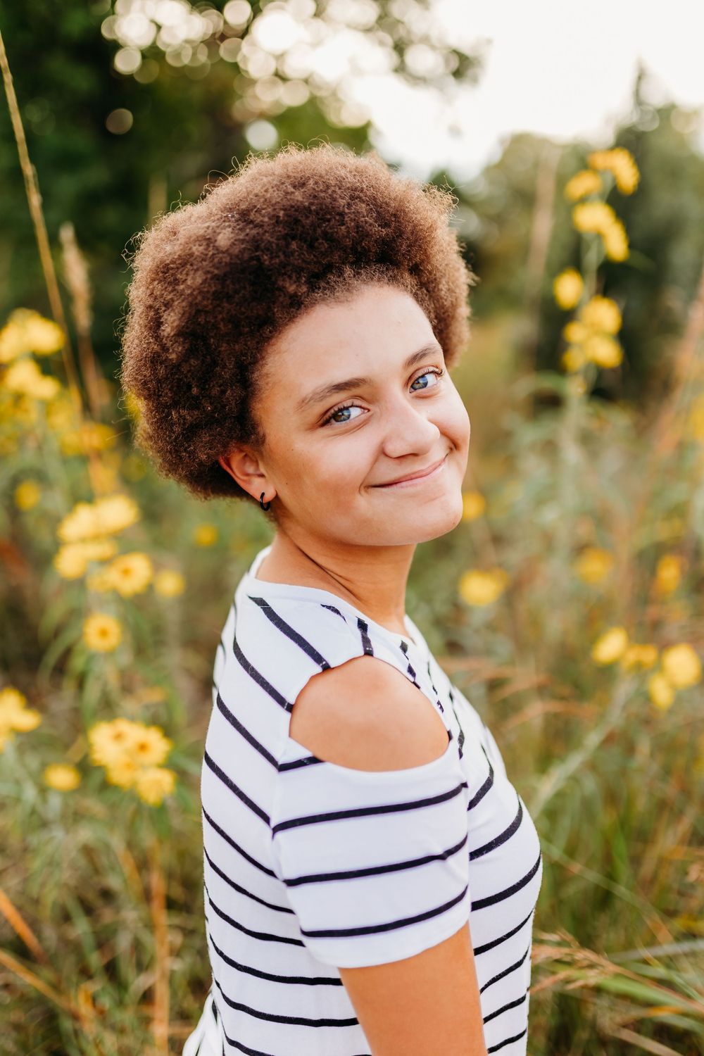 Pretty girl smiling. Cincinnati and Northern Kentucky School and Homeschool Portrait Photographer. A modern approach to picture day.