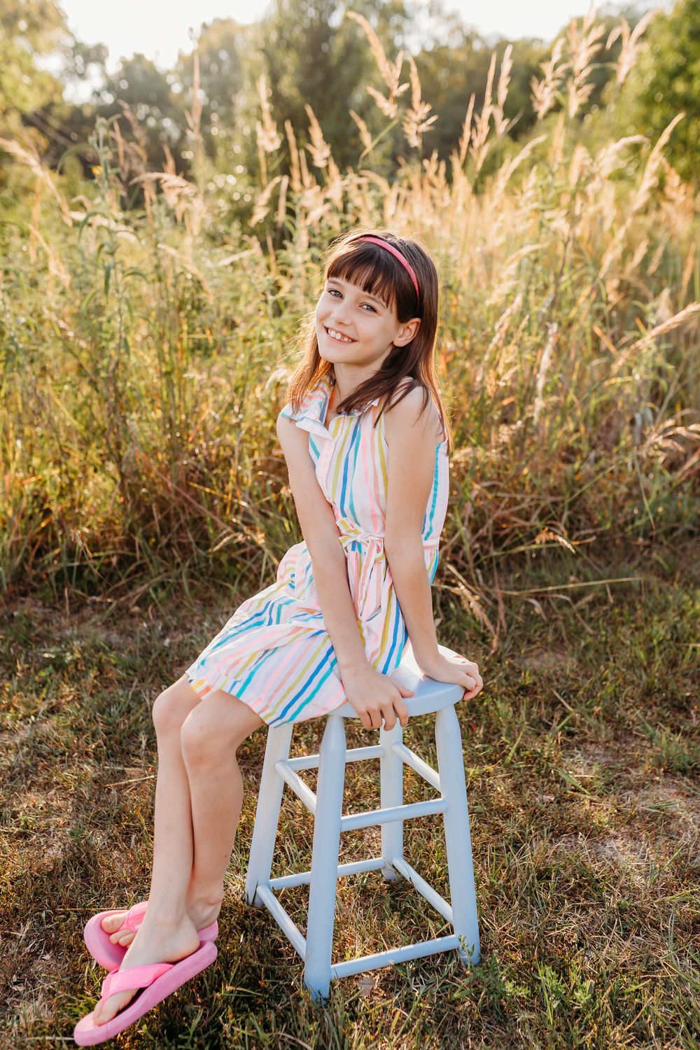 Girl posing for a portrait. Cincinnati and NKY School and Homeschool Portrait Photographer. A modern approach to picture day.