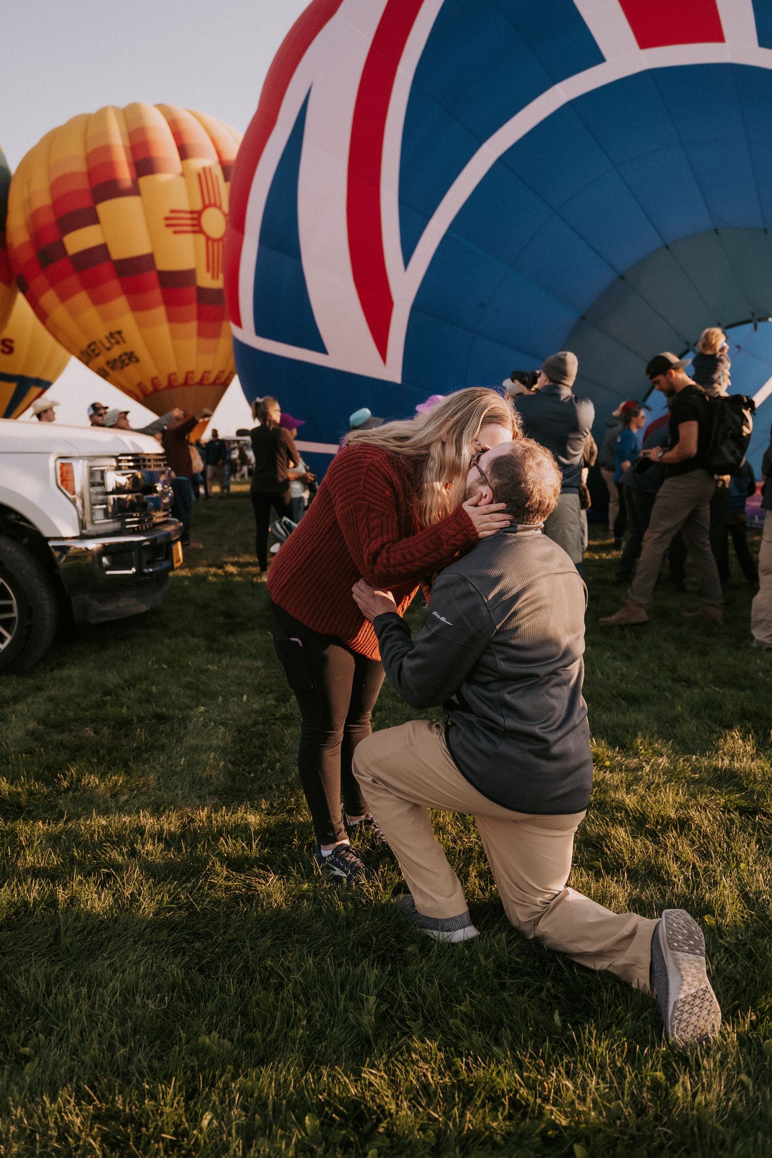 abq balloon fiesta proposal. engagement photographers albuquerque balloon festival. balloon fiesta elopement photographer. abq balloon trip