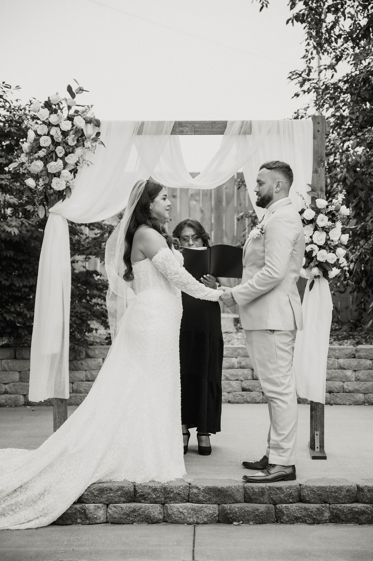 A Shadow Lake Ranch wedding ceremony in Prosser, Washington
