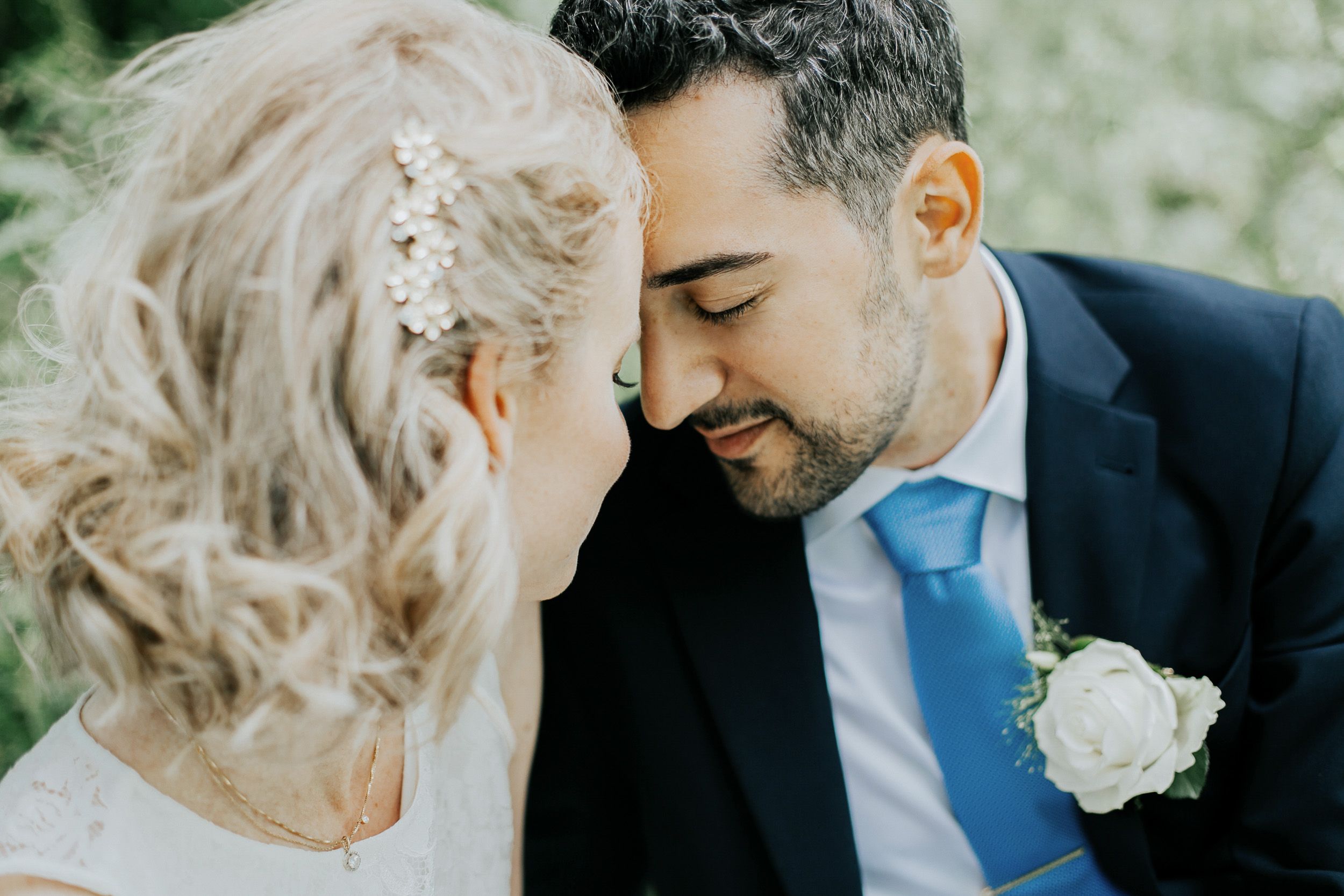 Bröllop Lydia och Foad på Elite Stadshotellet i Karlstad. Fotograf Rebecca Nordin. Bröllopsfotografering på Färjestad, Karlstad.