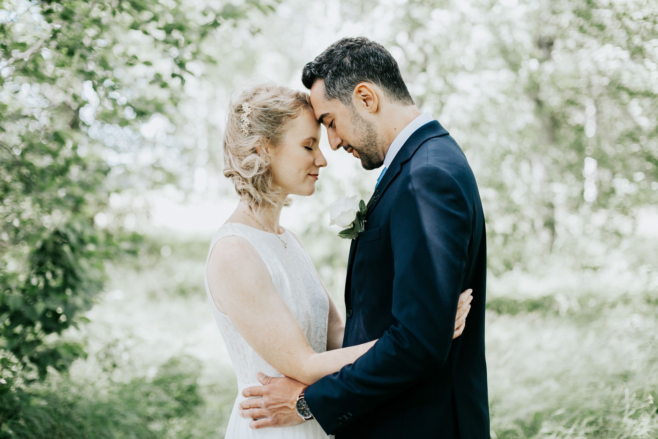 Bröllop Lydia och Foad på Elite Stadshotellet i Karlstad. Fotograf Rebecca Nordin. Bröllopsfotografering på Färjestad, Karlstad.