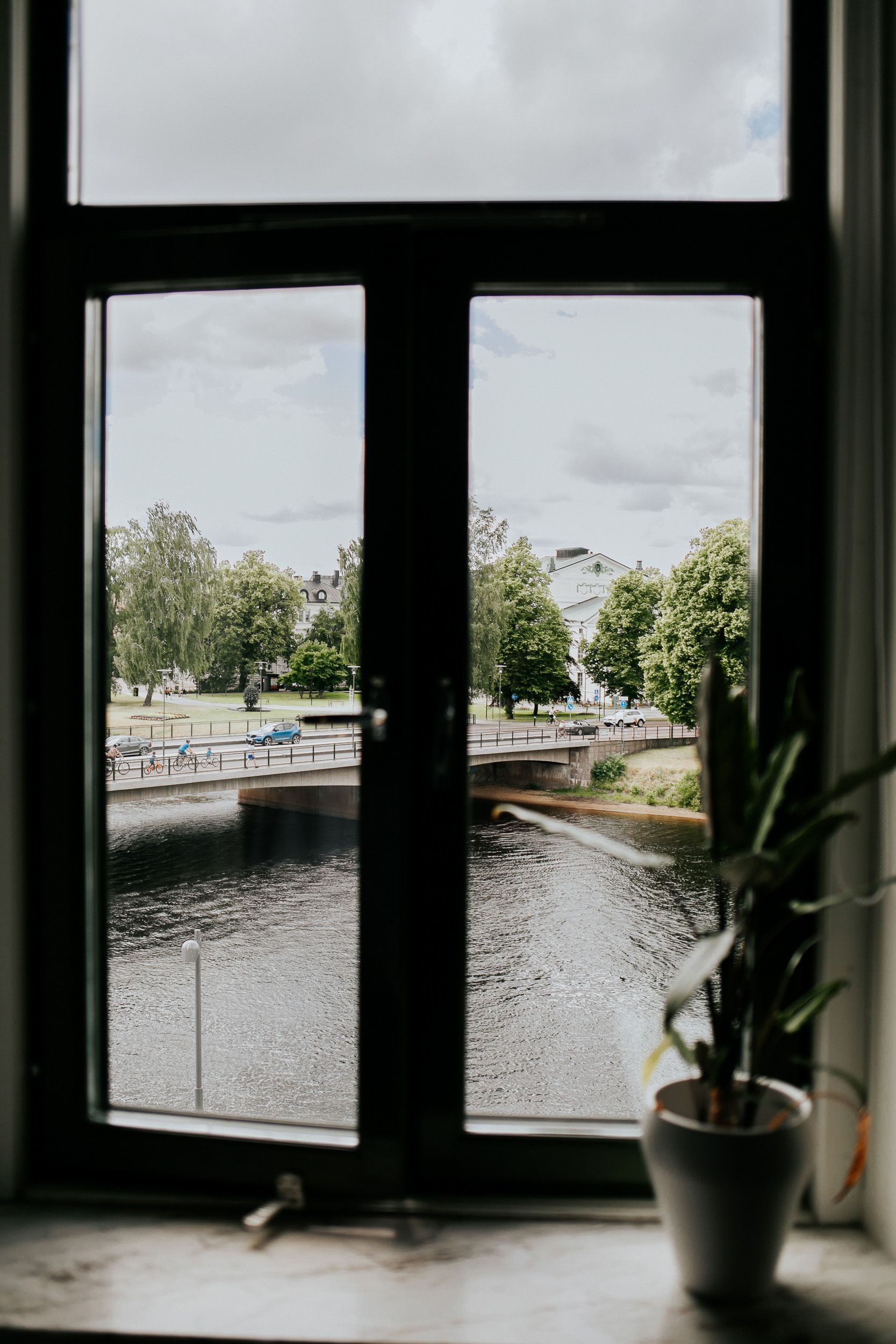 Bröllop Lydia och Foad på Elite Stadshotellet i Karlstad. Fotograf Rebecca Nordin. Bröllopsfotografering på Färjestad, Karlstad.