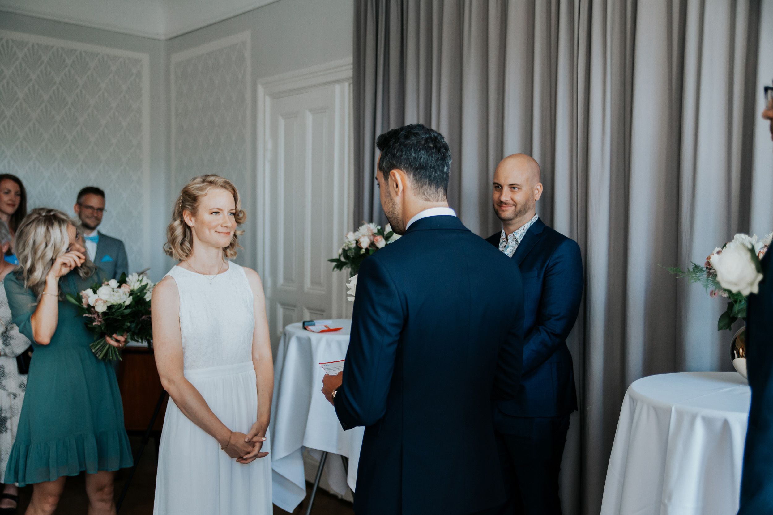 Bröllop Lydia och Foad på Elite Stadshotellet i Karlstad. Fotograf Rebecca Nordin. Bröllopsfotografering på Färjestad, Karlstad.