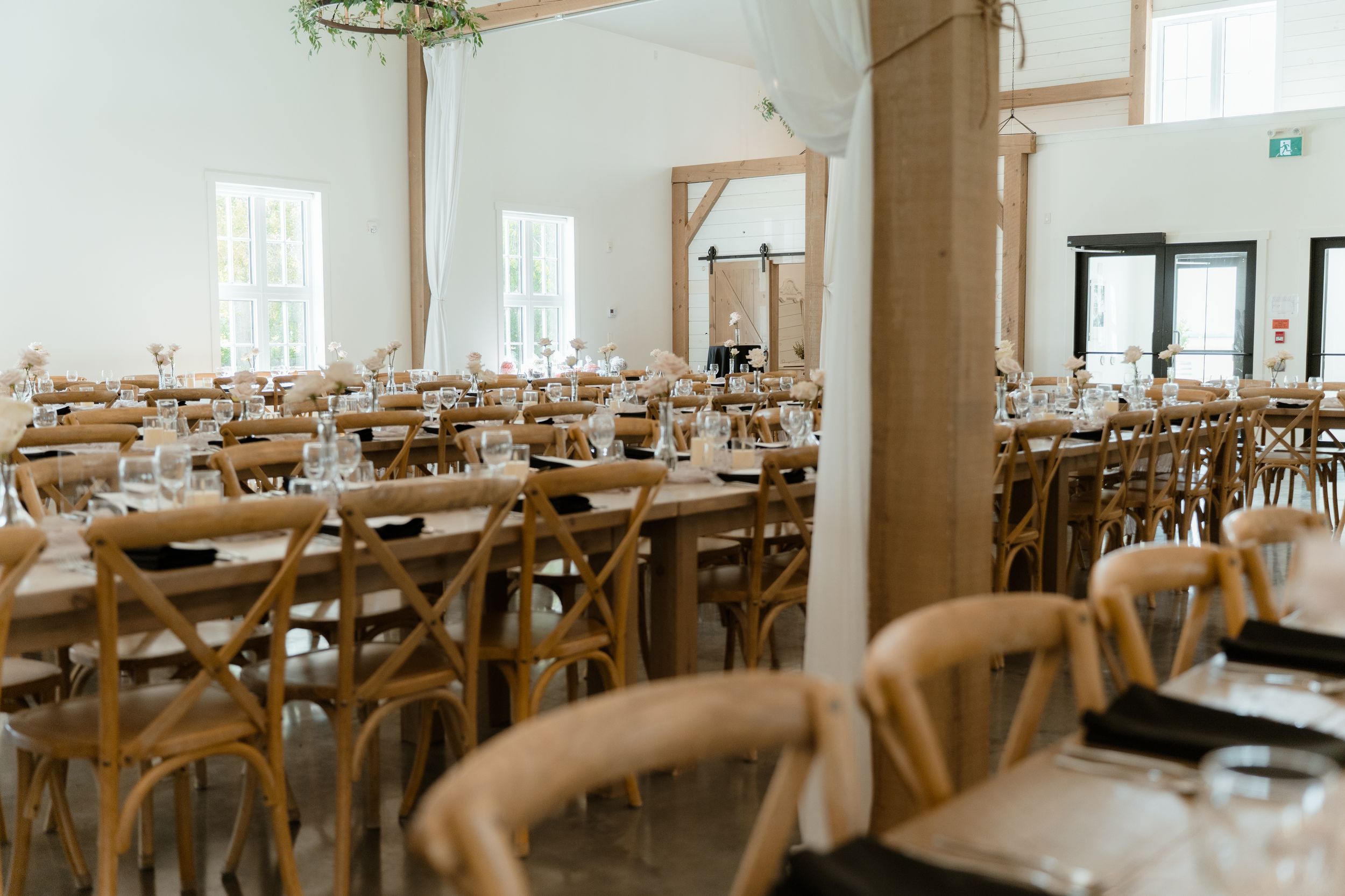 Local Manitoba Wedding Photographer photographs wedding venue