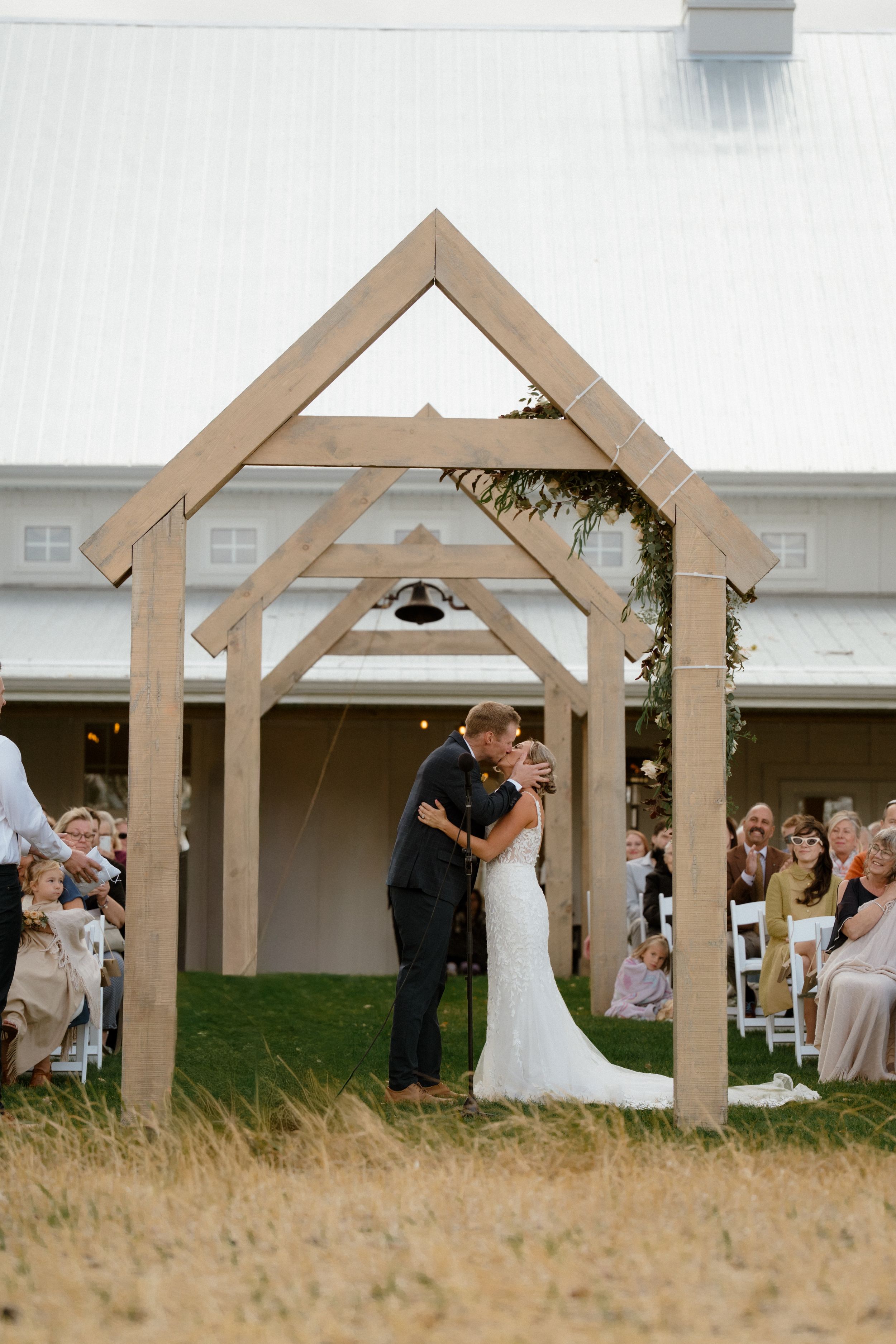 Local Manitoba Wedding Photographer photographs newly married Couple