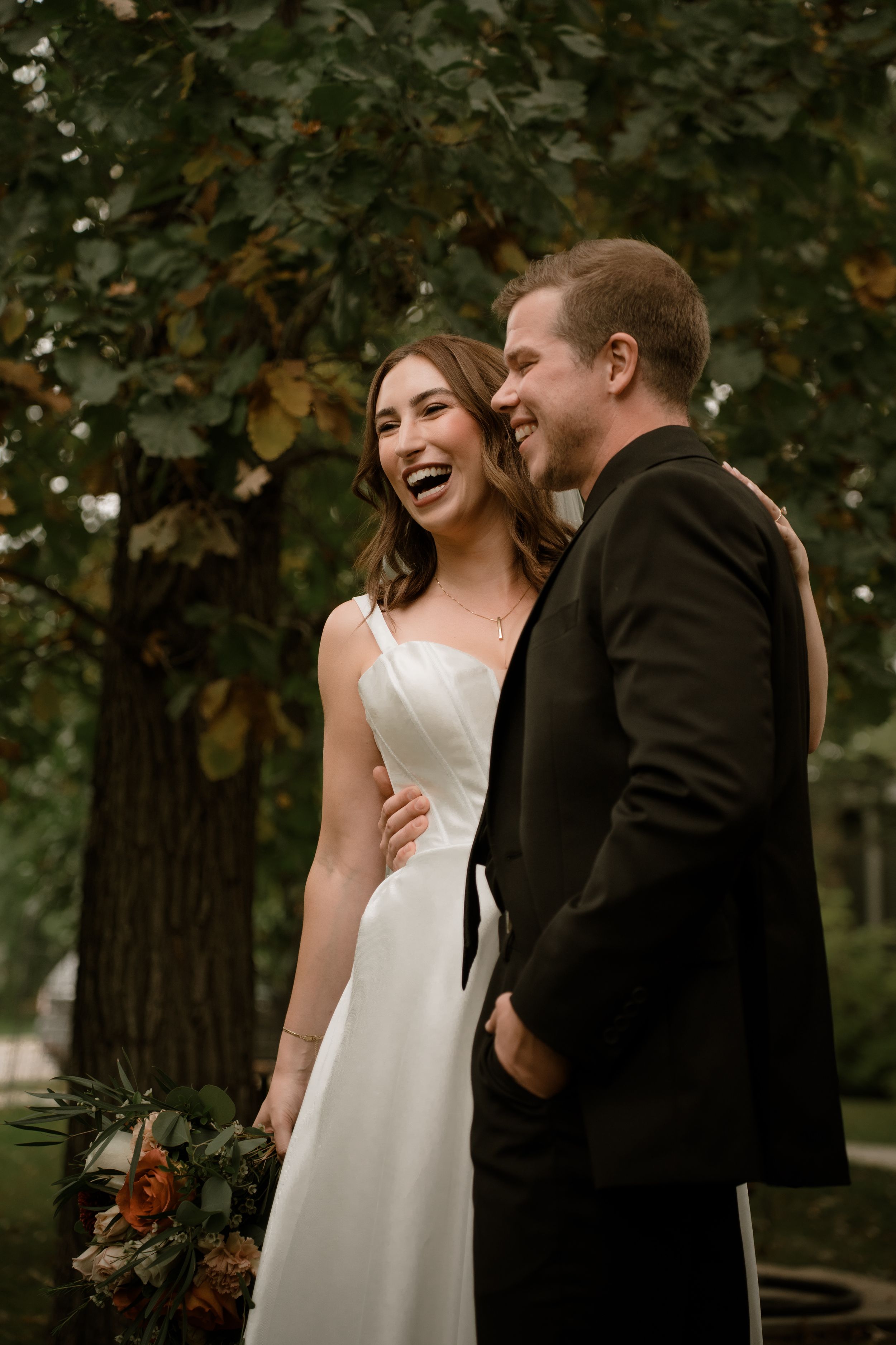 Local Manitoba Wedding Photographer photographs newly married Couple