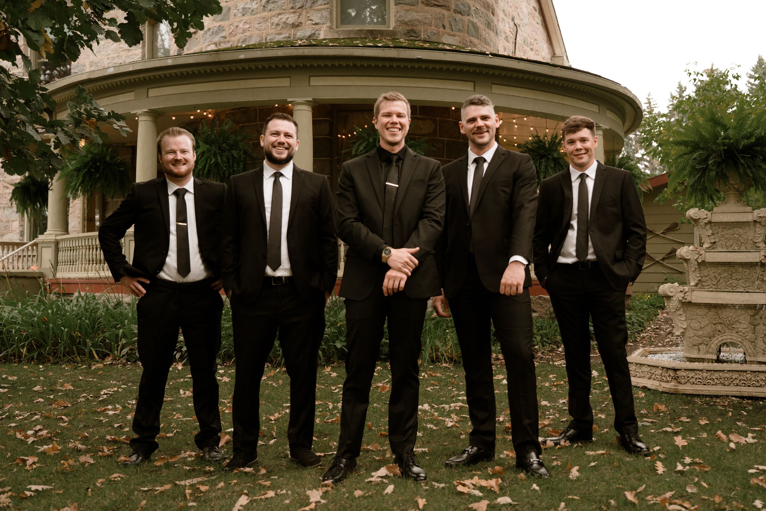 Local Manitoba Wedding Photographer photographs wedding party