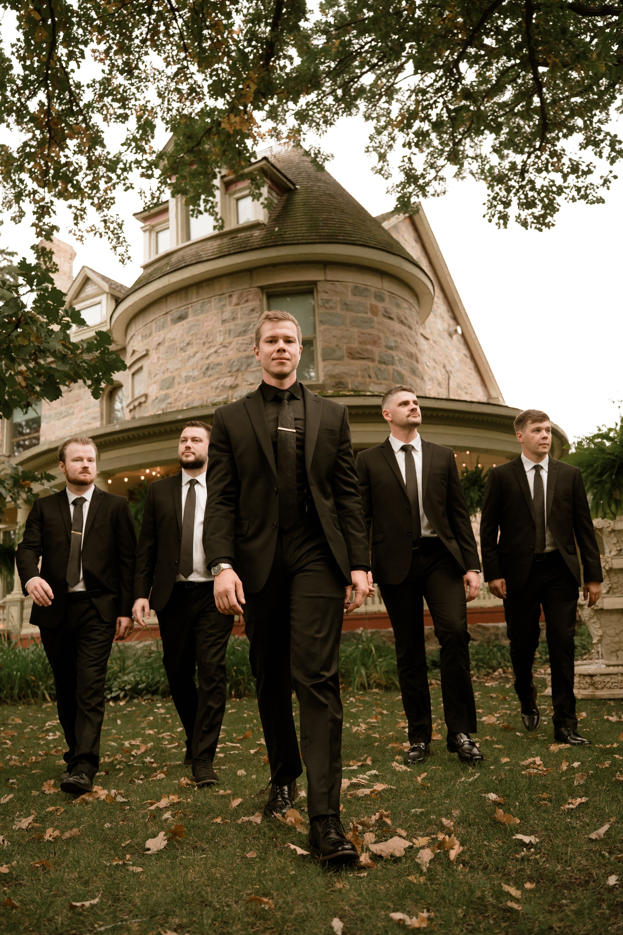 Local Manitoba Wedding Photographer photographs wedding party