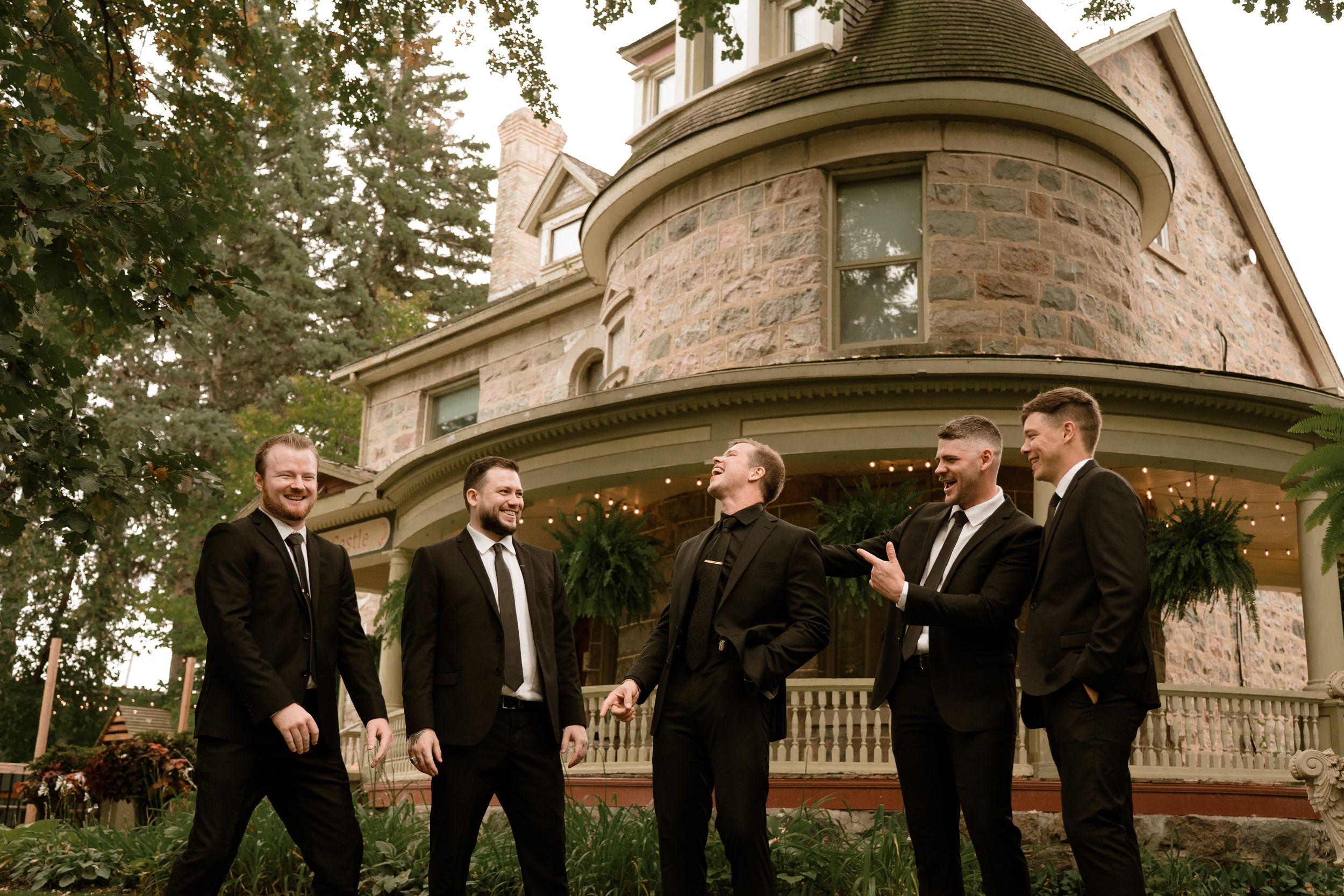 Local Manitoba Wedding Photographer photographs wedding party