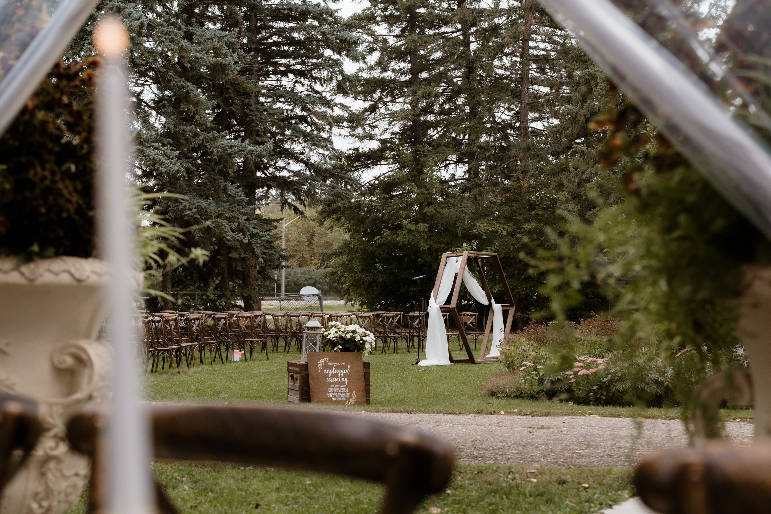 Local Manitoba Wedding Photographer photographs wedding venue