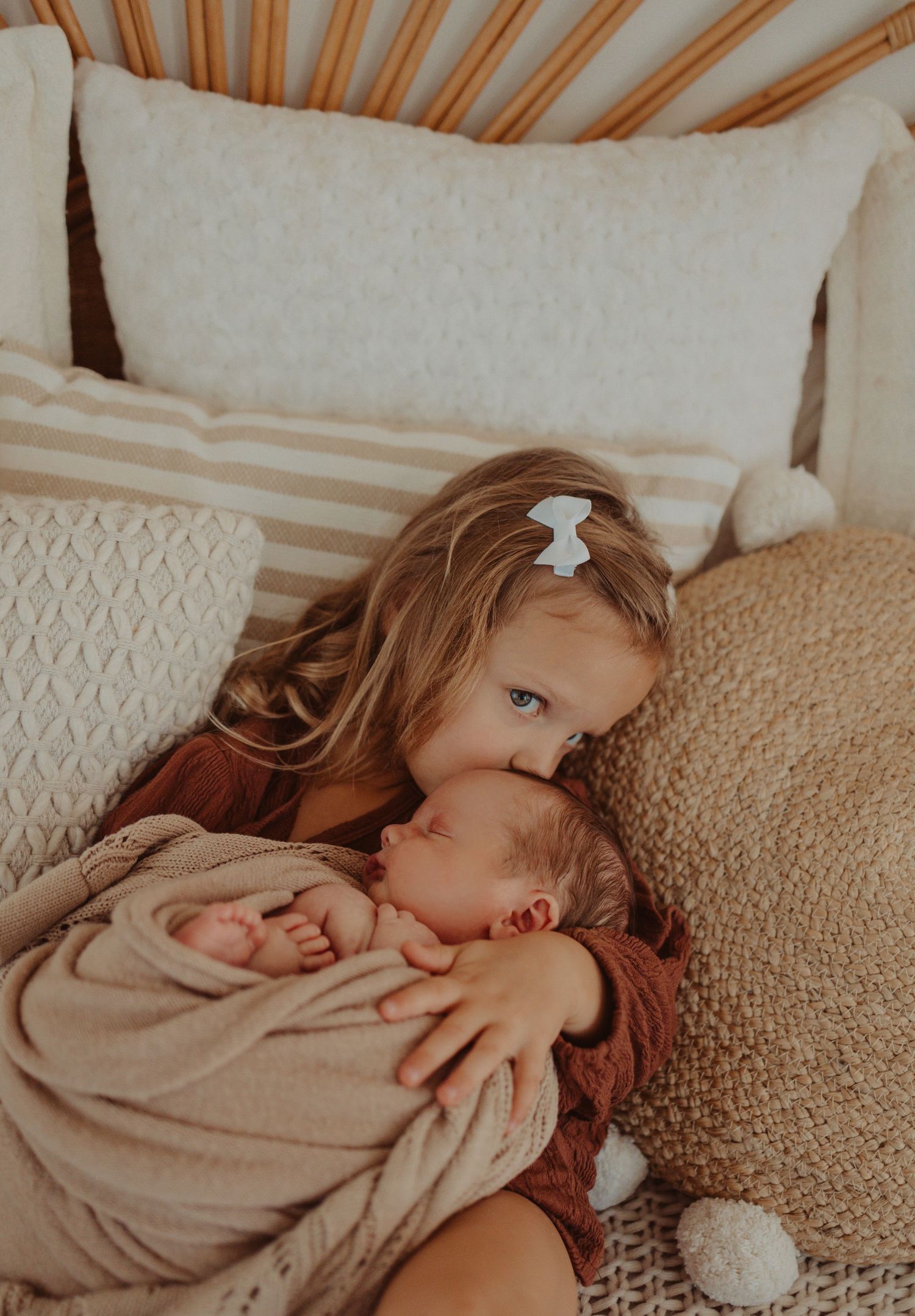 sibling kisses- newborn + family photography