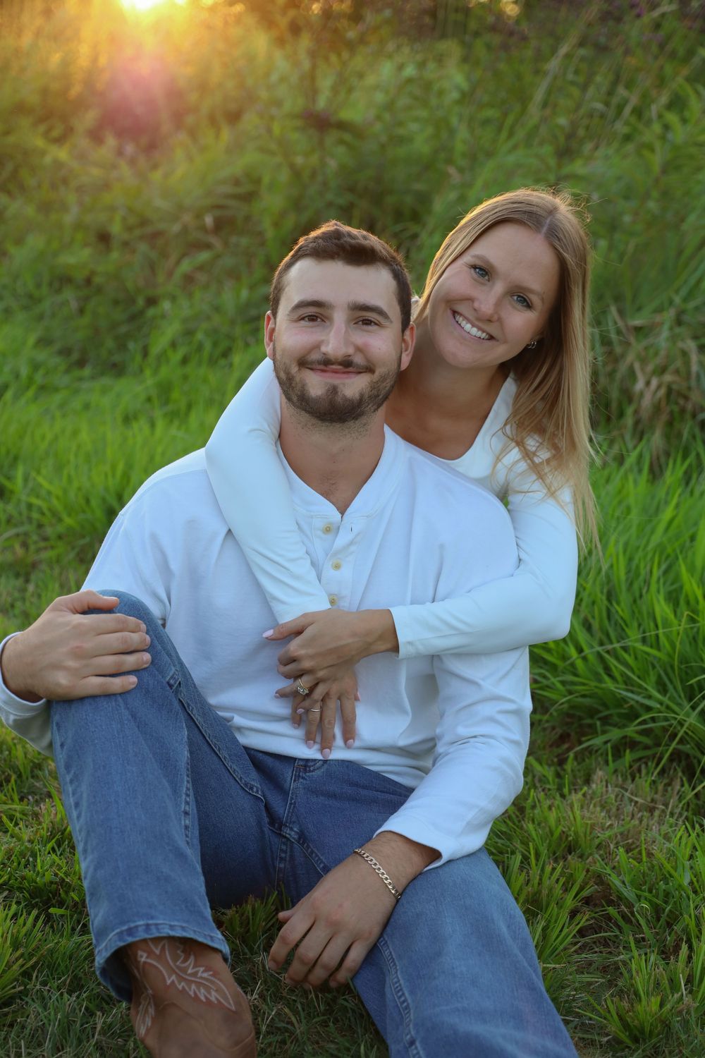 Connecticut photoshoot. Couple in field