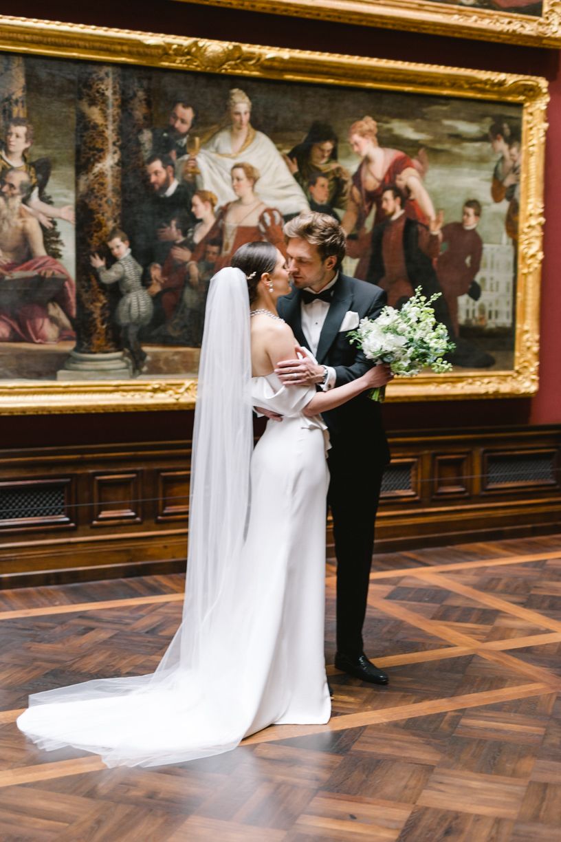 Hochzeitsfotos zwischen Gemälden - Hochzeitsfotograf Dresden, Leipzig, Sachsen