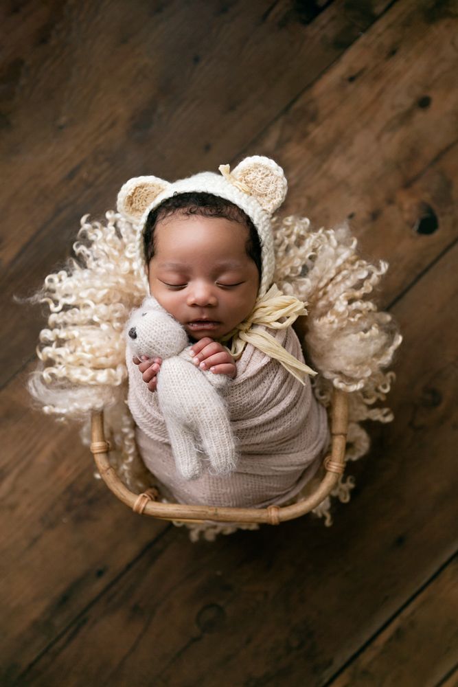 simple newborn photography pose with baby swaddled. Orlando Newborn Photography, Sanford Newborn Photography