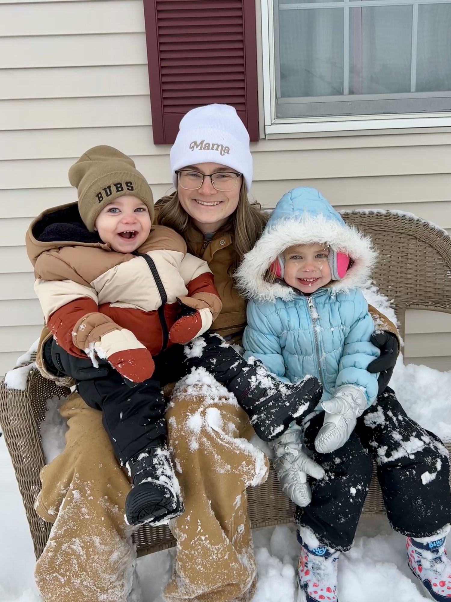 Springfield, IL photographer captures family sessions and shares insight to her life.