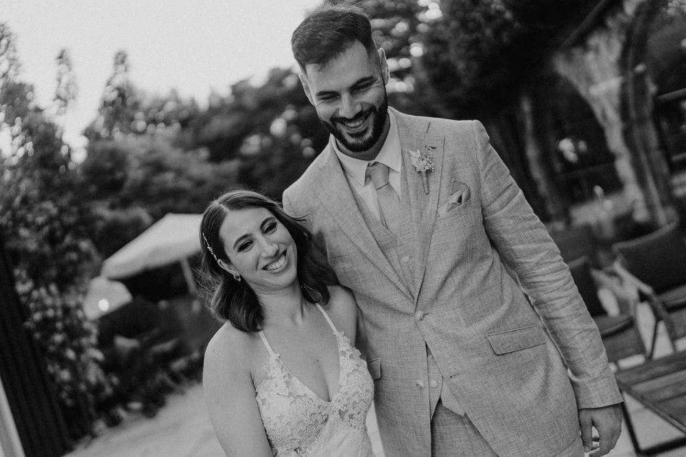wedding couple laughing outdoor portrait porto