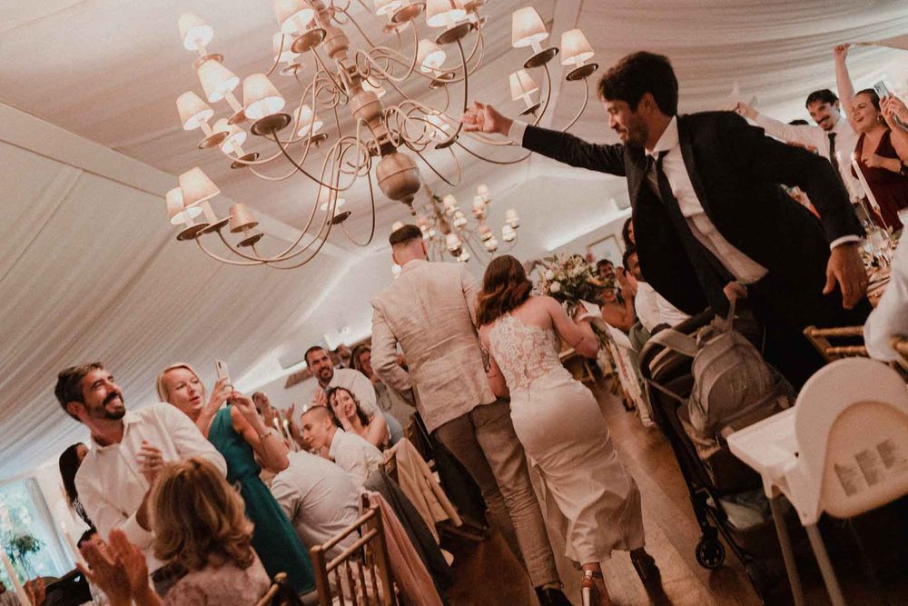 wedding guests dancing reception porto