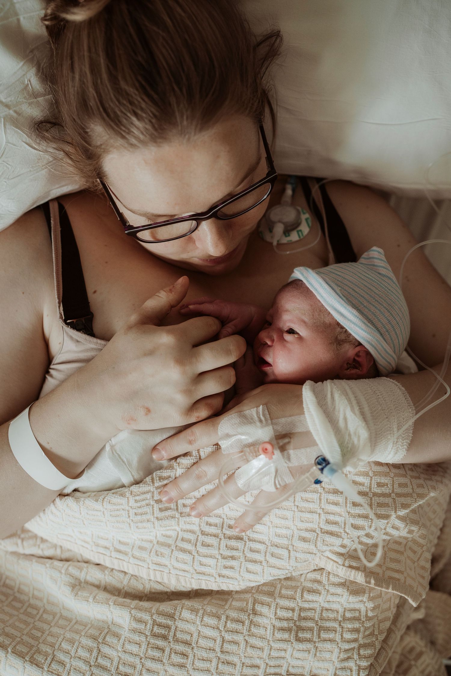 Geboortefotograaf geboorte geboortefotografie brabant Oss bevalling Den Bosch Uden  fotografie baby newborn newlife zwangerschapsshoot gezin