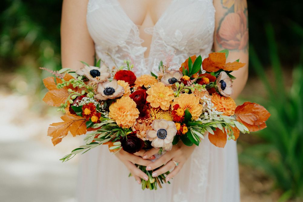 Floral arrangement at club lake venue