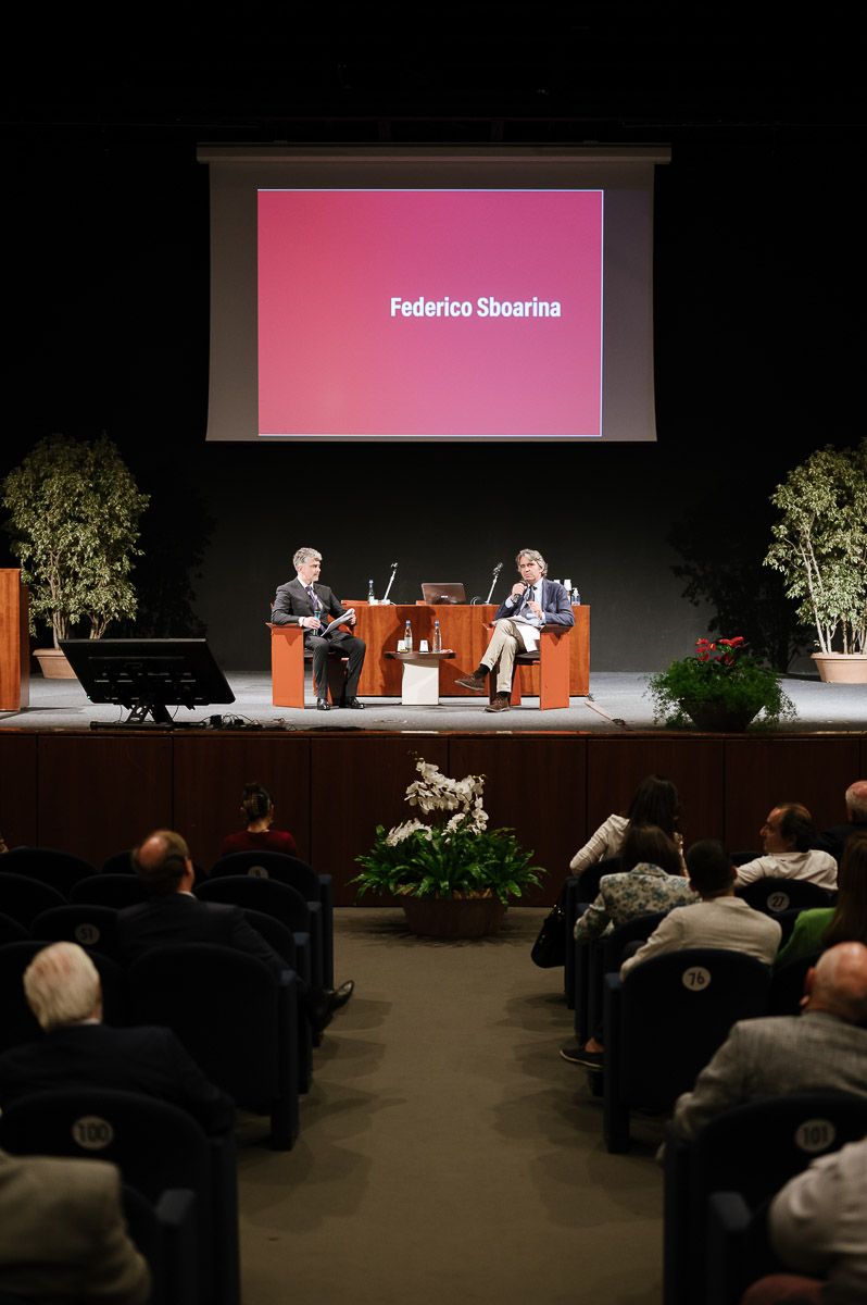 Meenting in Gran Guardia a Verona, foto durante evento pubblico