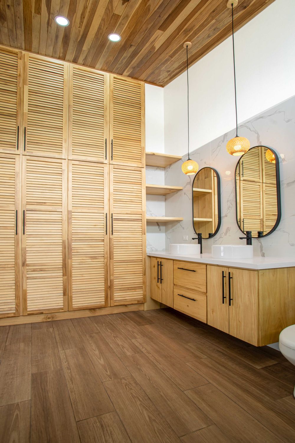 tropical bathroom with wooden furniture and large closets, located in a modern property in Alajuela , Atenas , Costa Rica